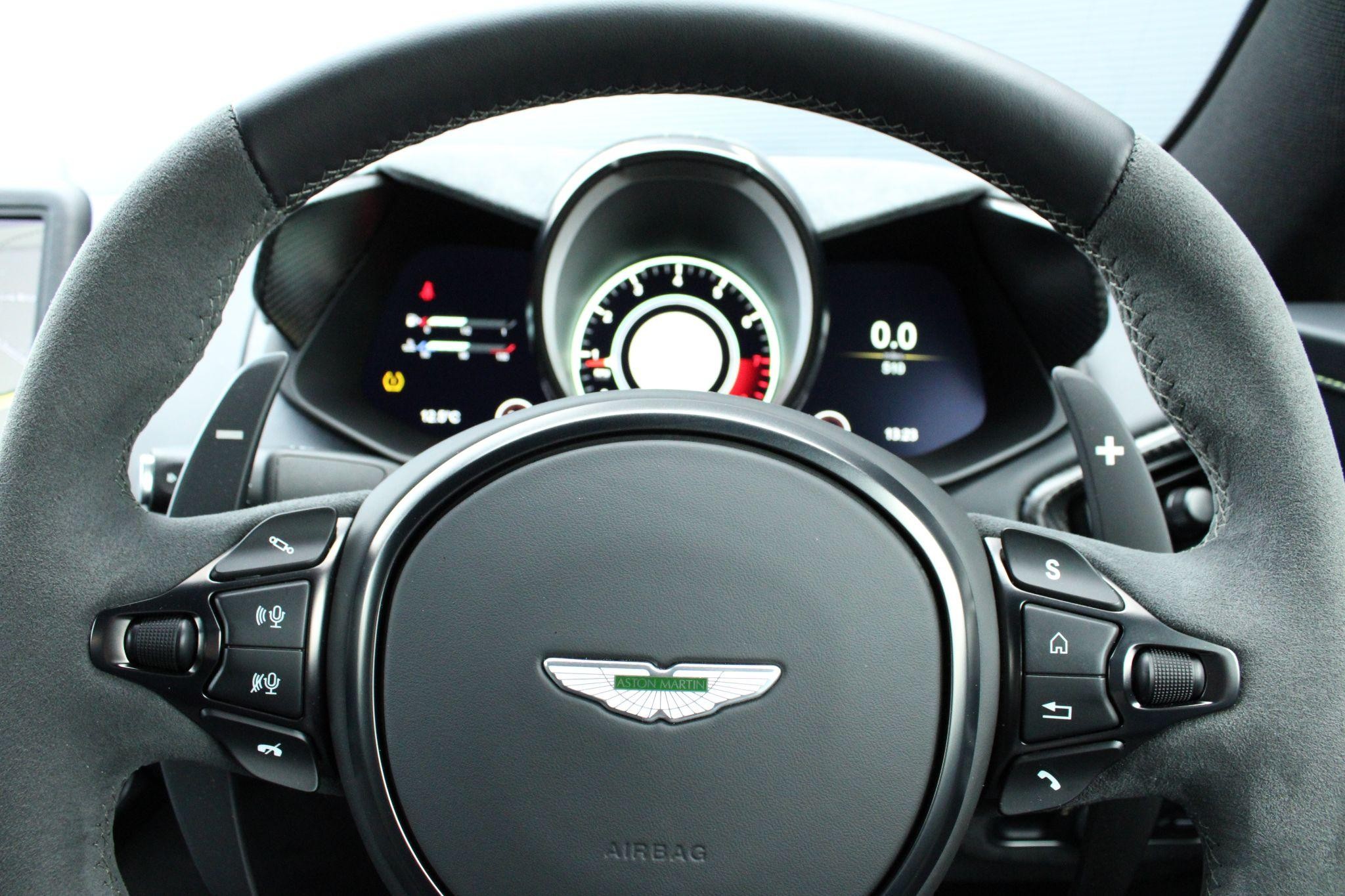 Aston Martin Vantage Image 28