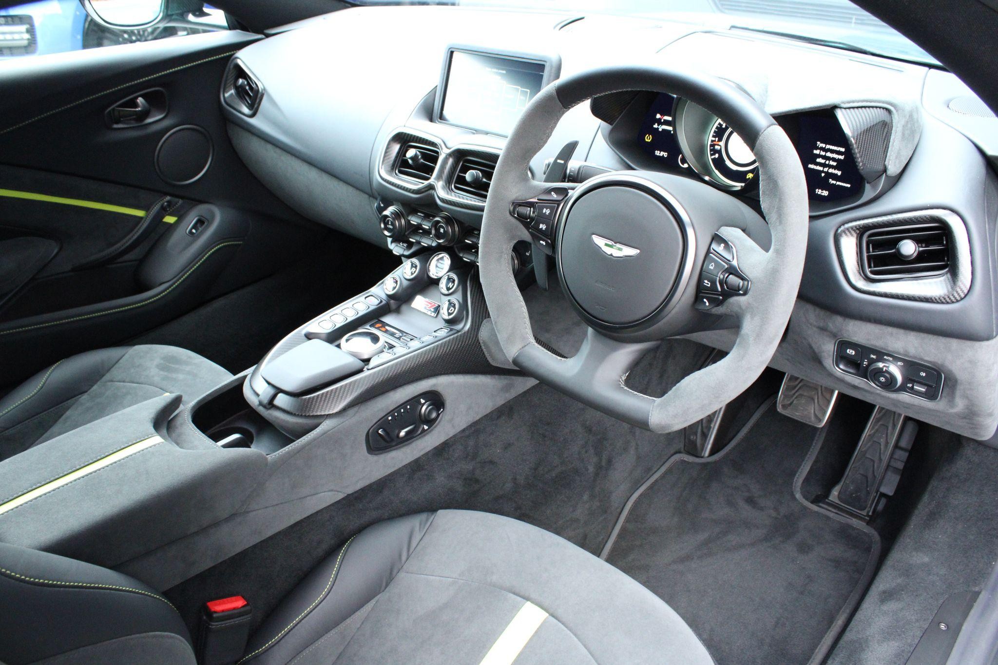 Aston Martin Vantage Image 32