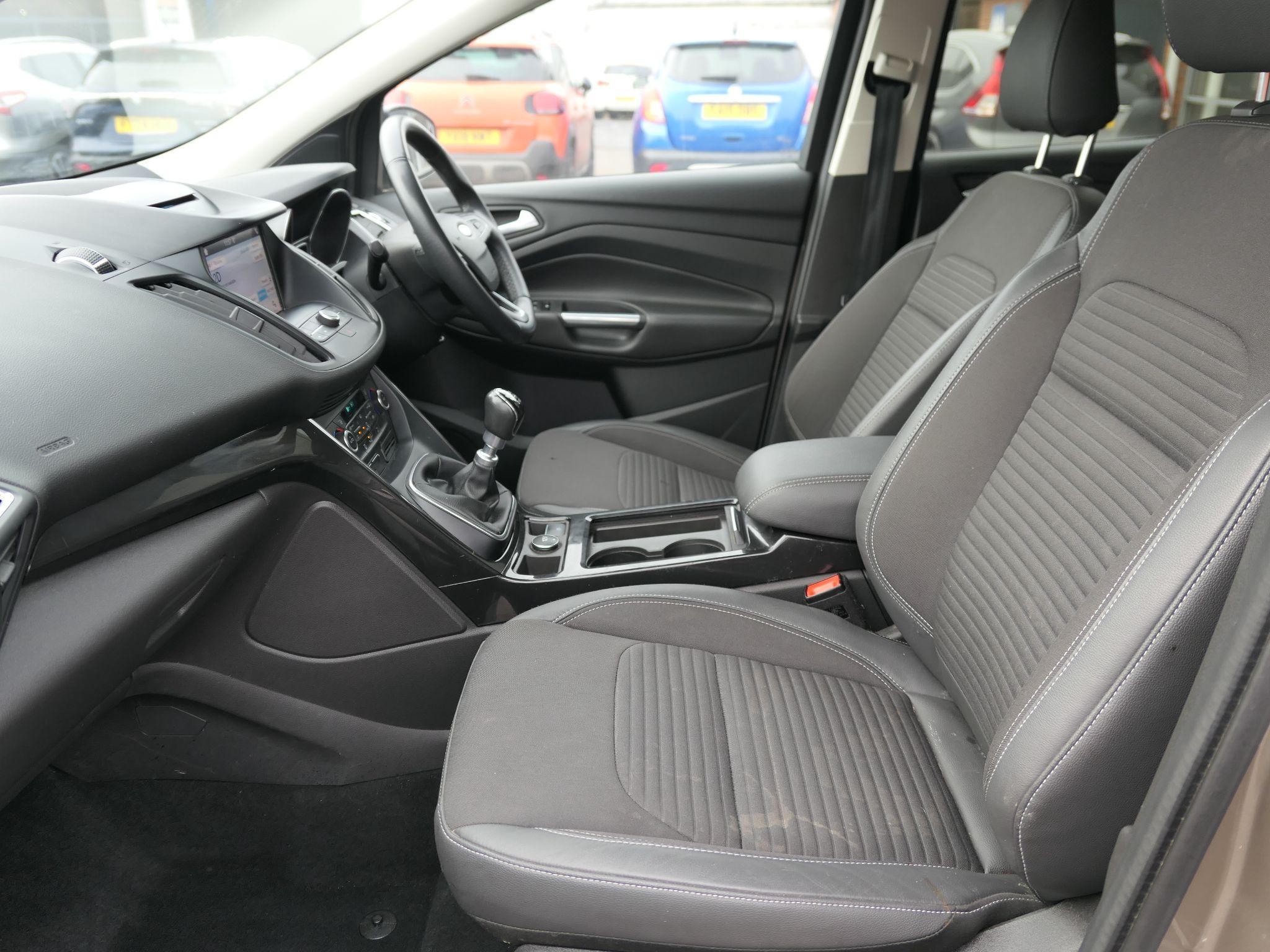 Ford Kuga Image 25