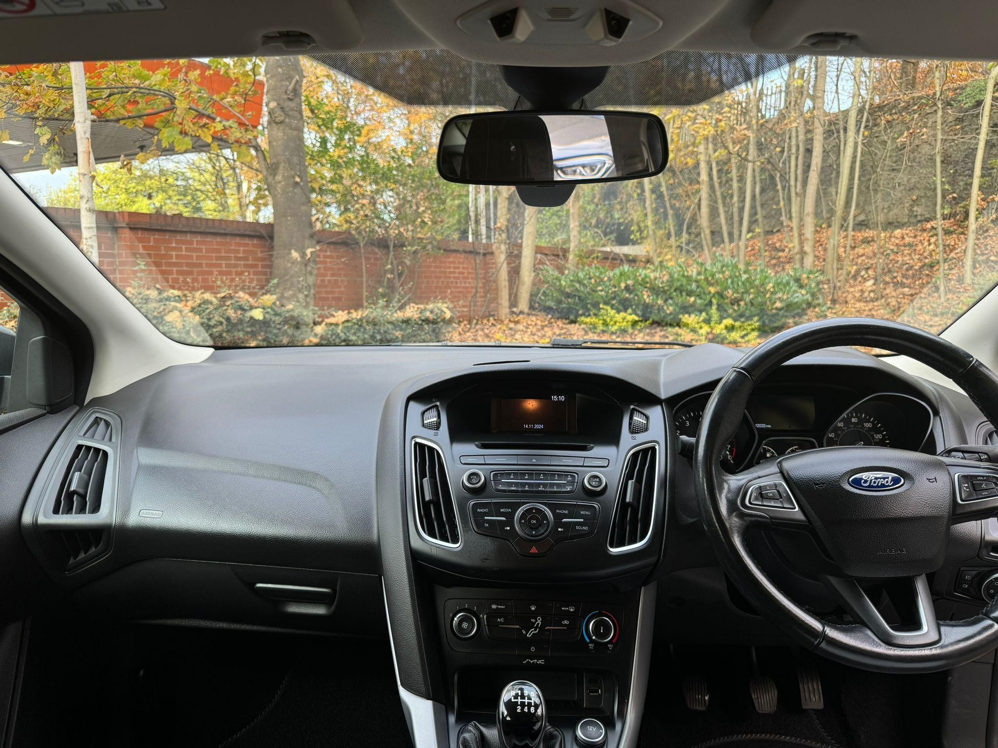 Ford Focus Image 25