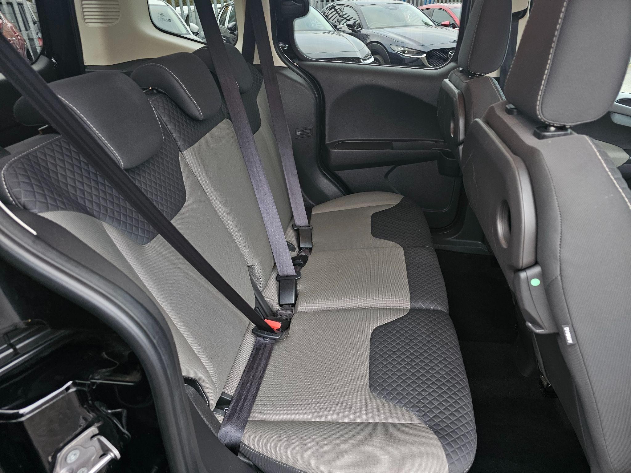 Ford Tourneo Courier Image 15