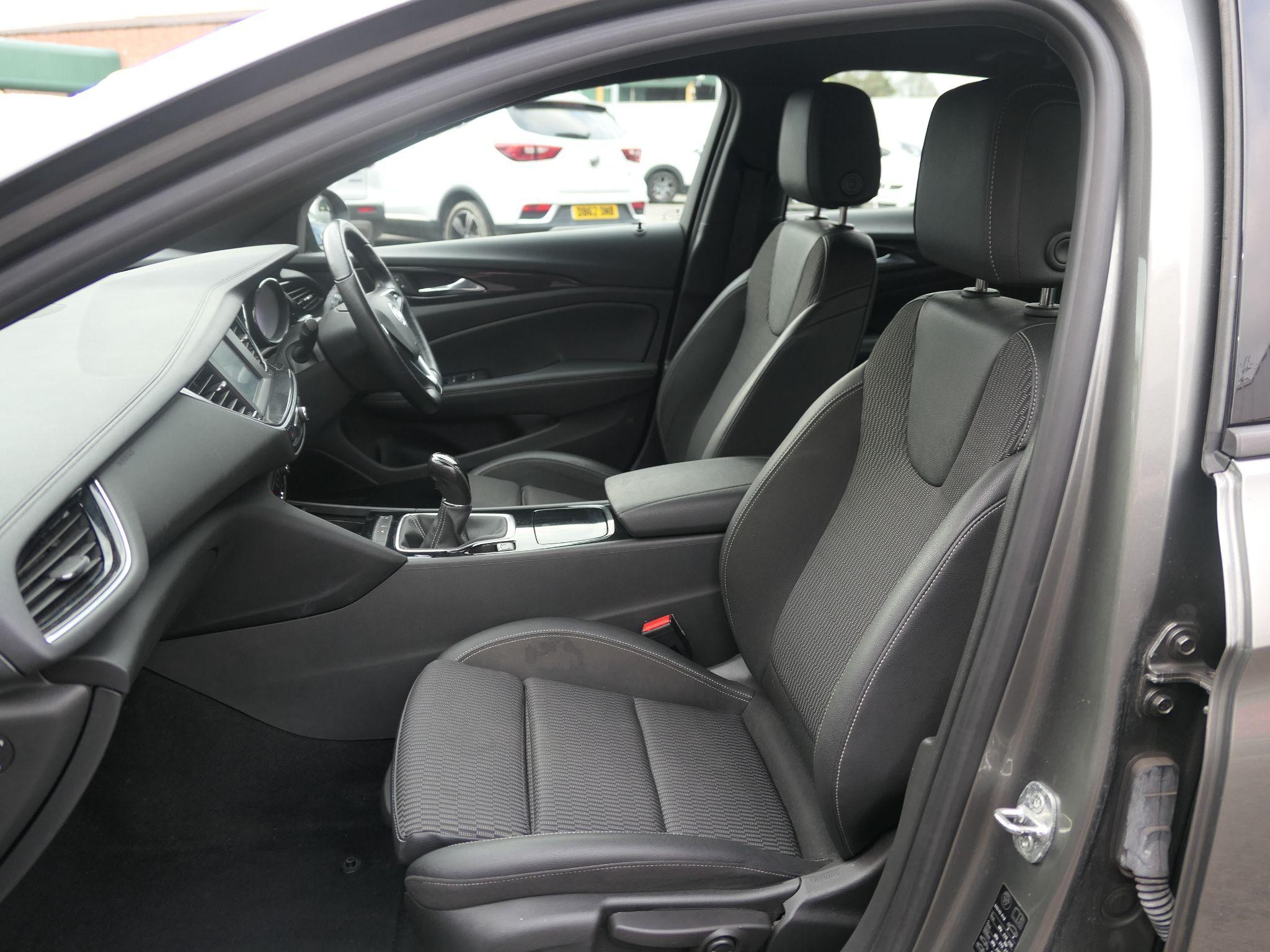 Vauxhall Insignia Image 11