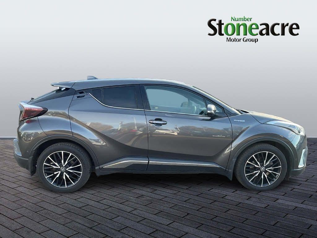 Toyota C-HR Image 2