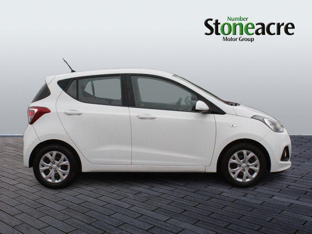 Hyundai i10 Image 2