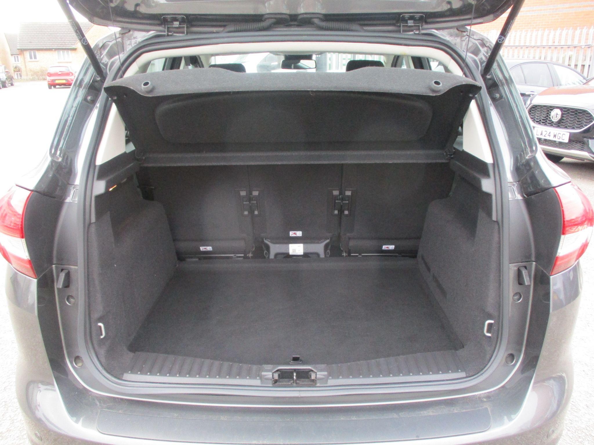 Ford C-Max Image 13