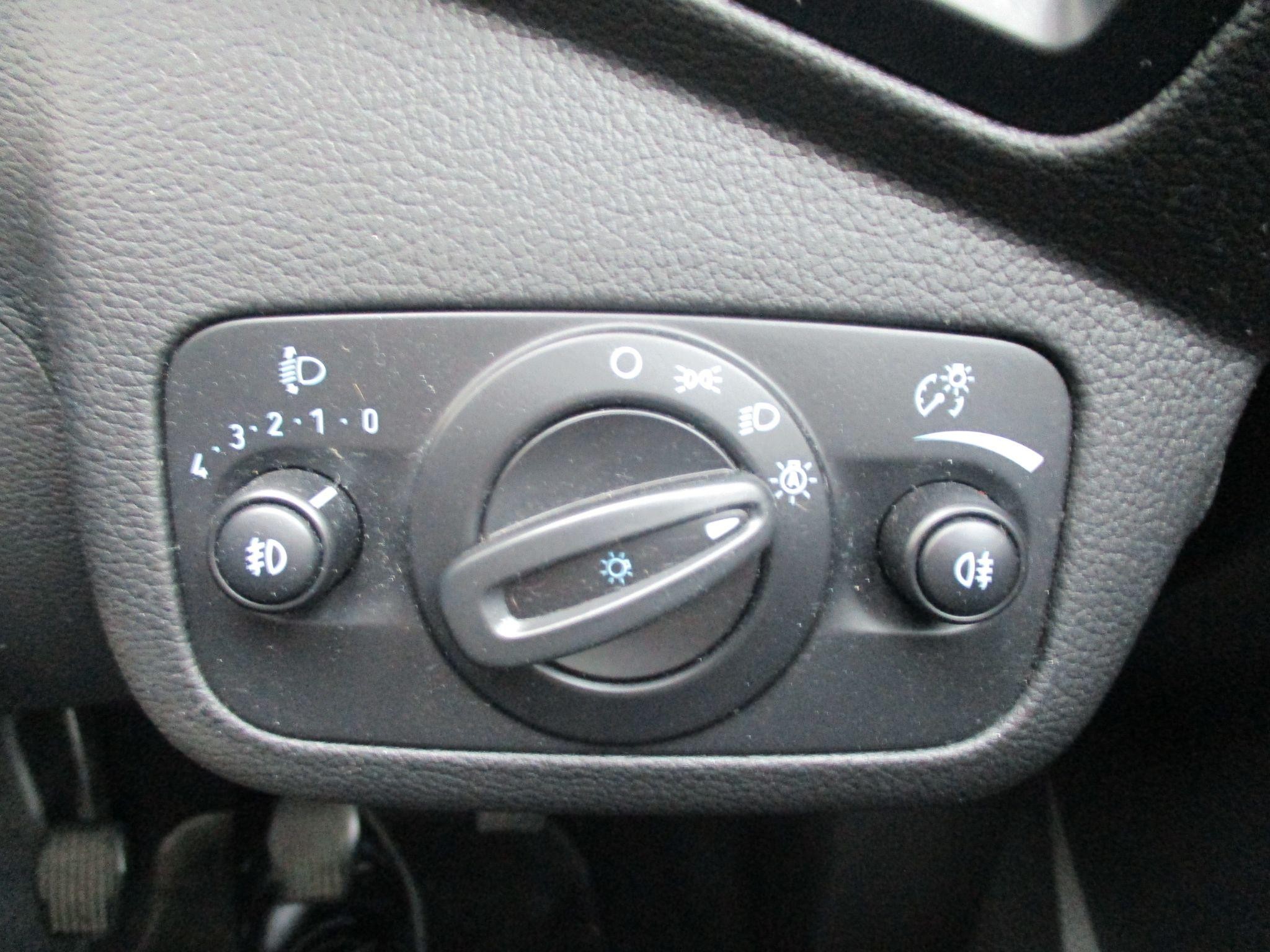 Ford C-Max Image 23