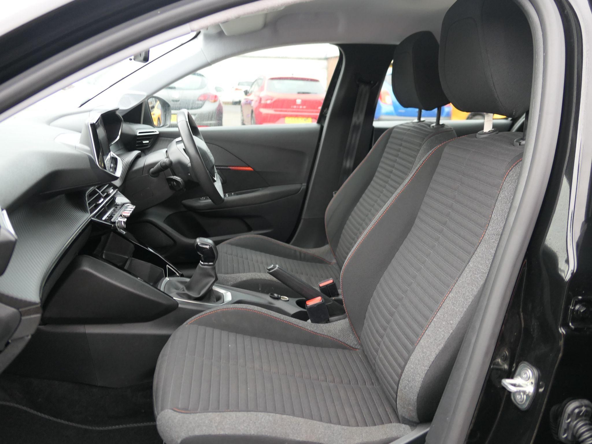 Peugeot 208 Image 21