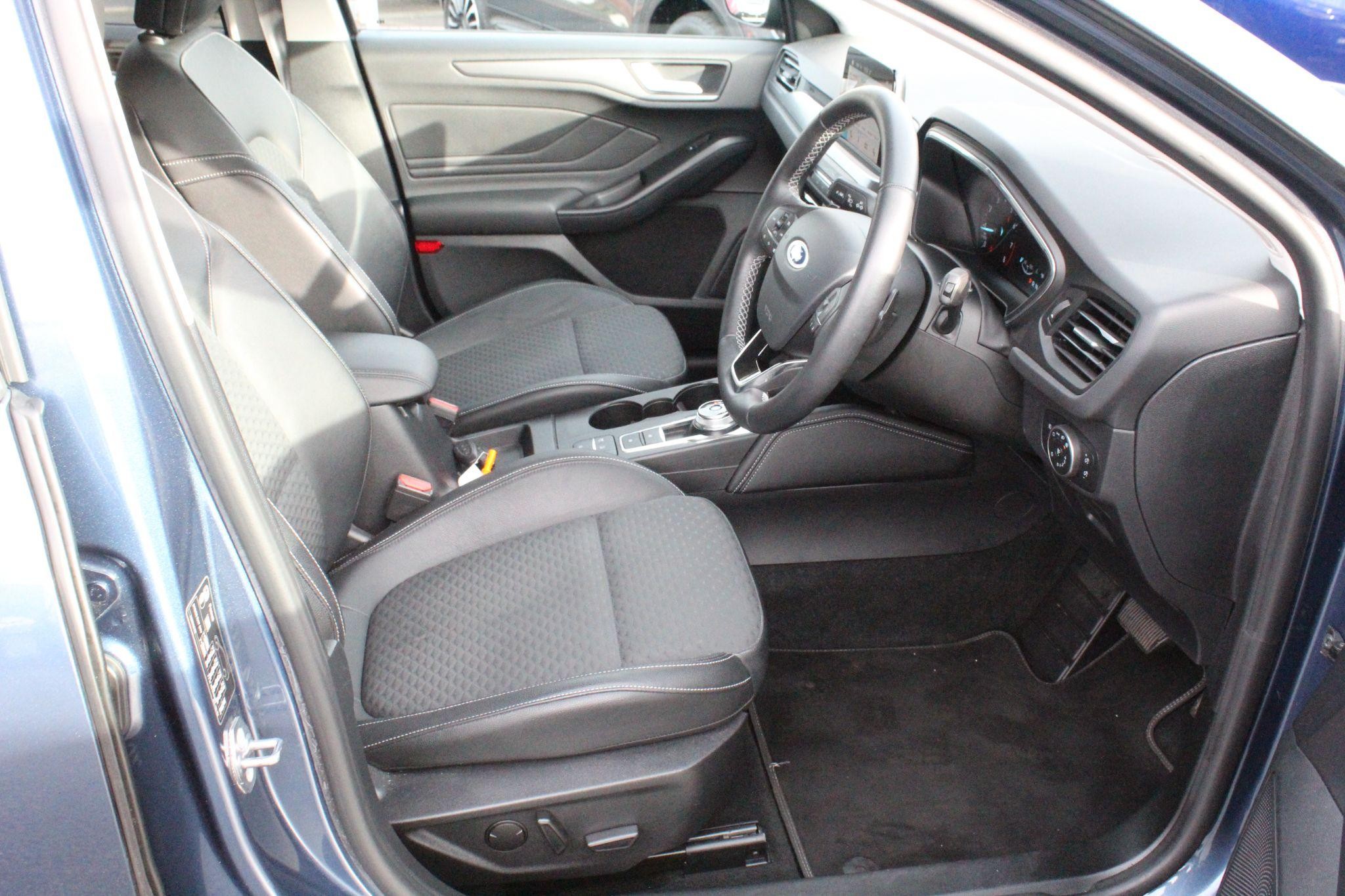 Ford Focus Image 11