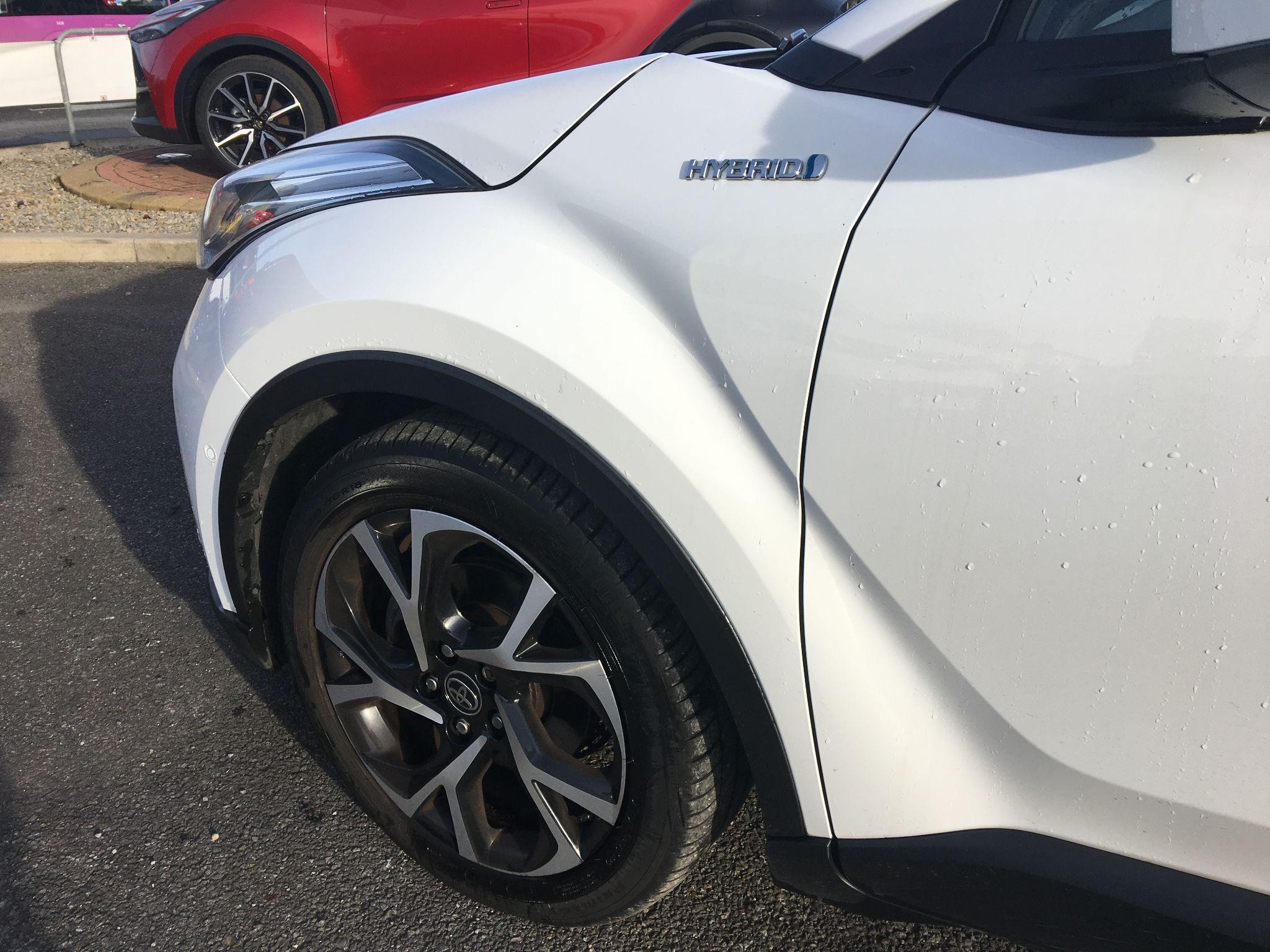 Toyota C-HR Image 25