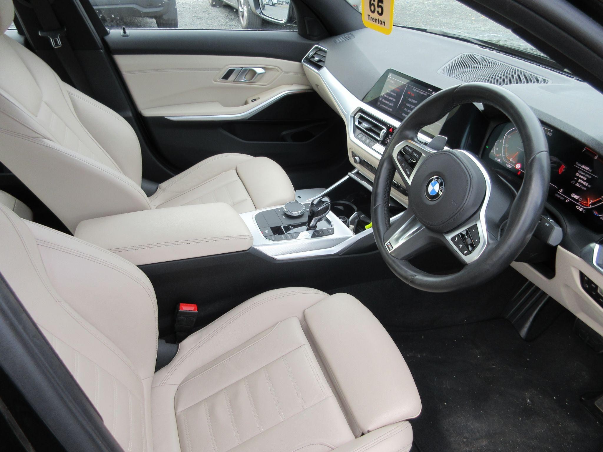 BMW 3 Series Image 32