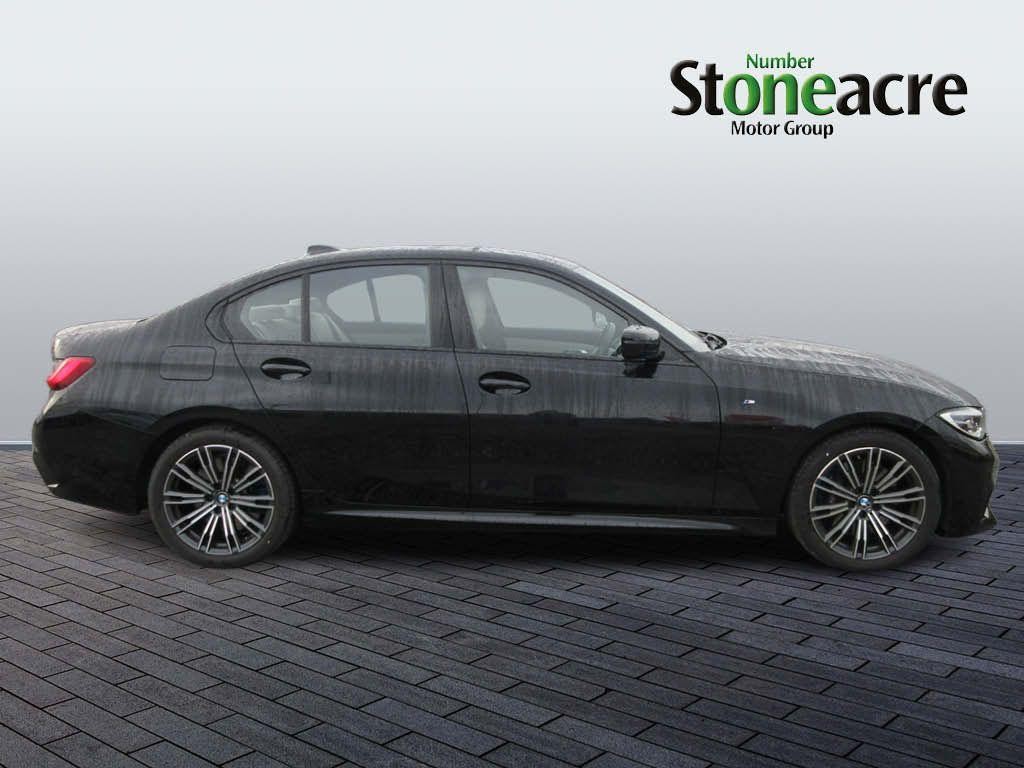 BMW 3 Series Image 2