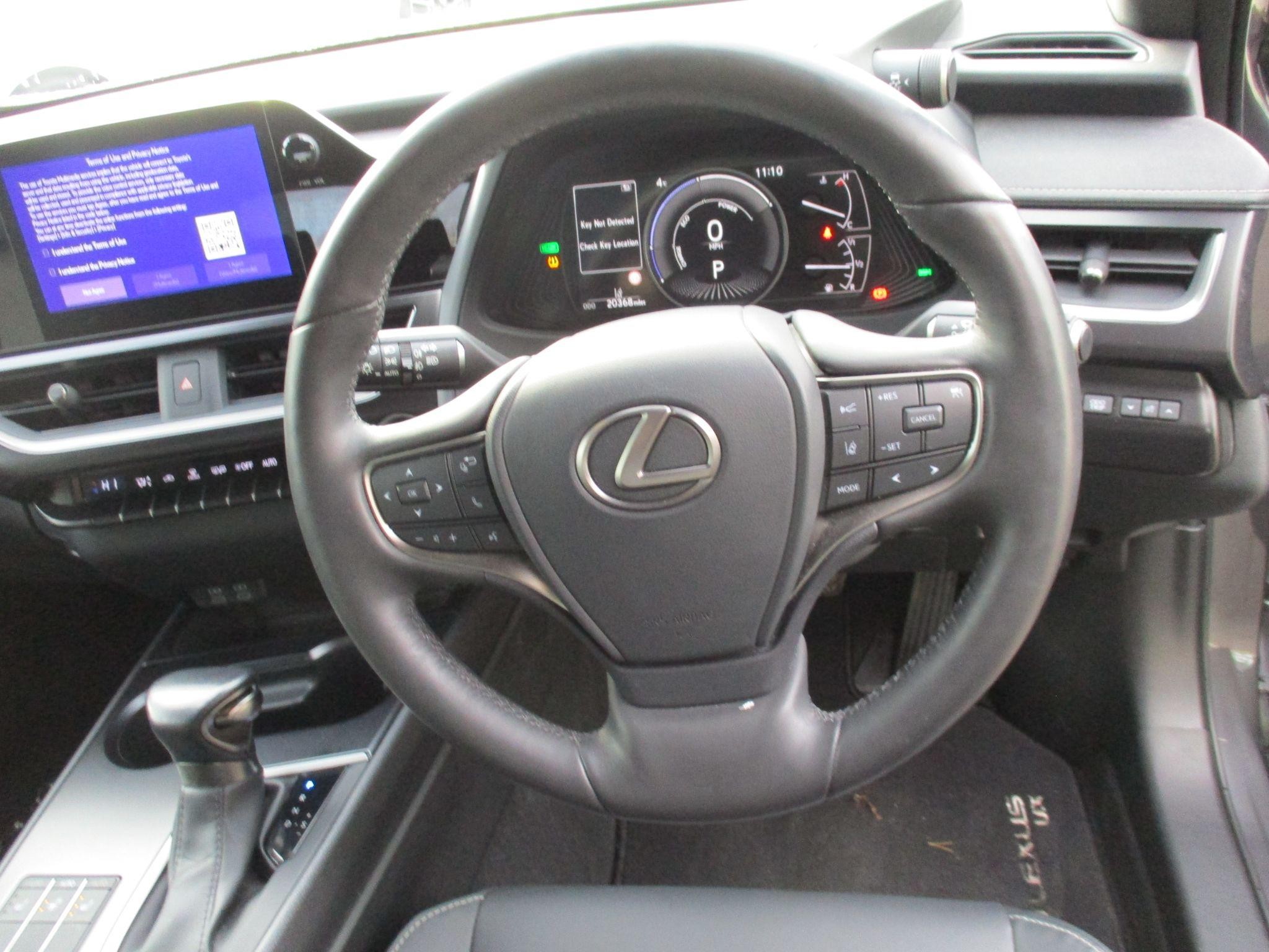 Lexus UX Image 14