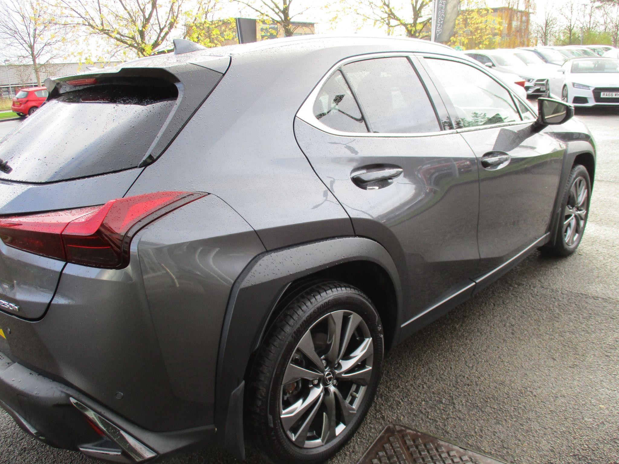 Lexus UX Image 37