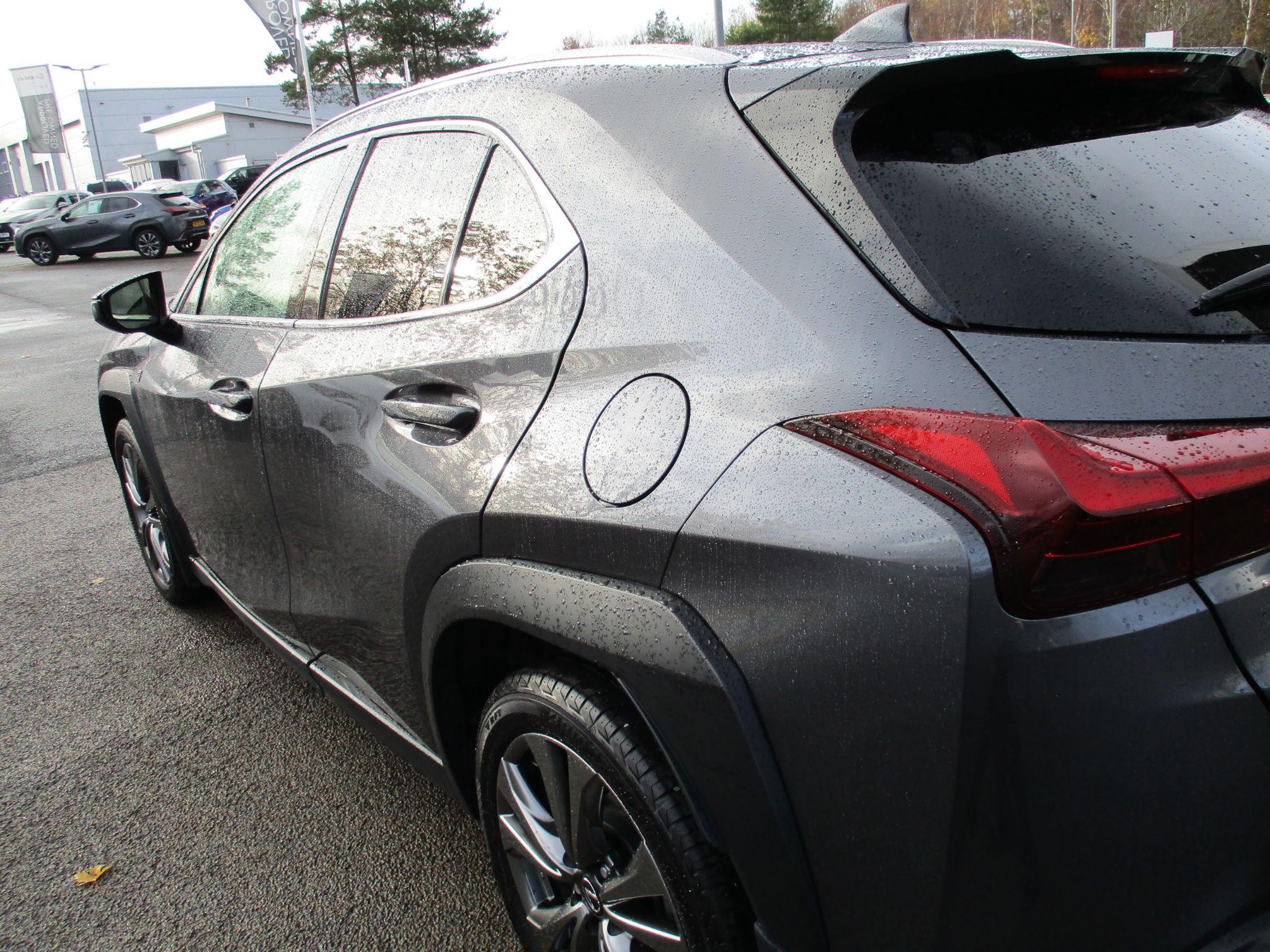 Lexus UX Image 38