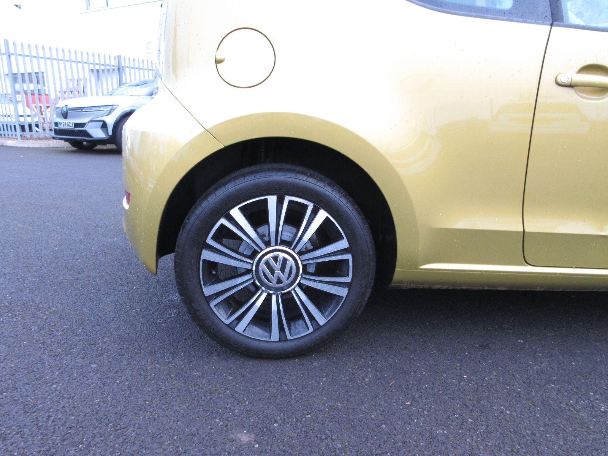 Volkswagen up! Image 9