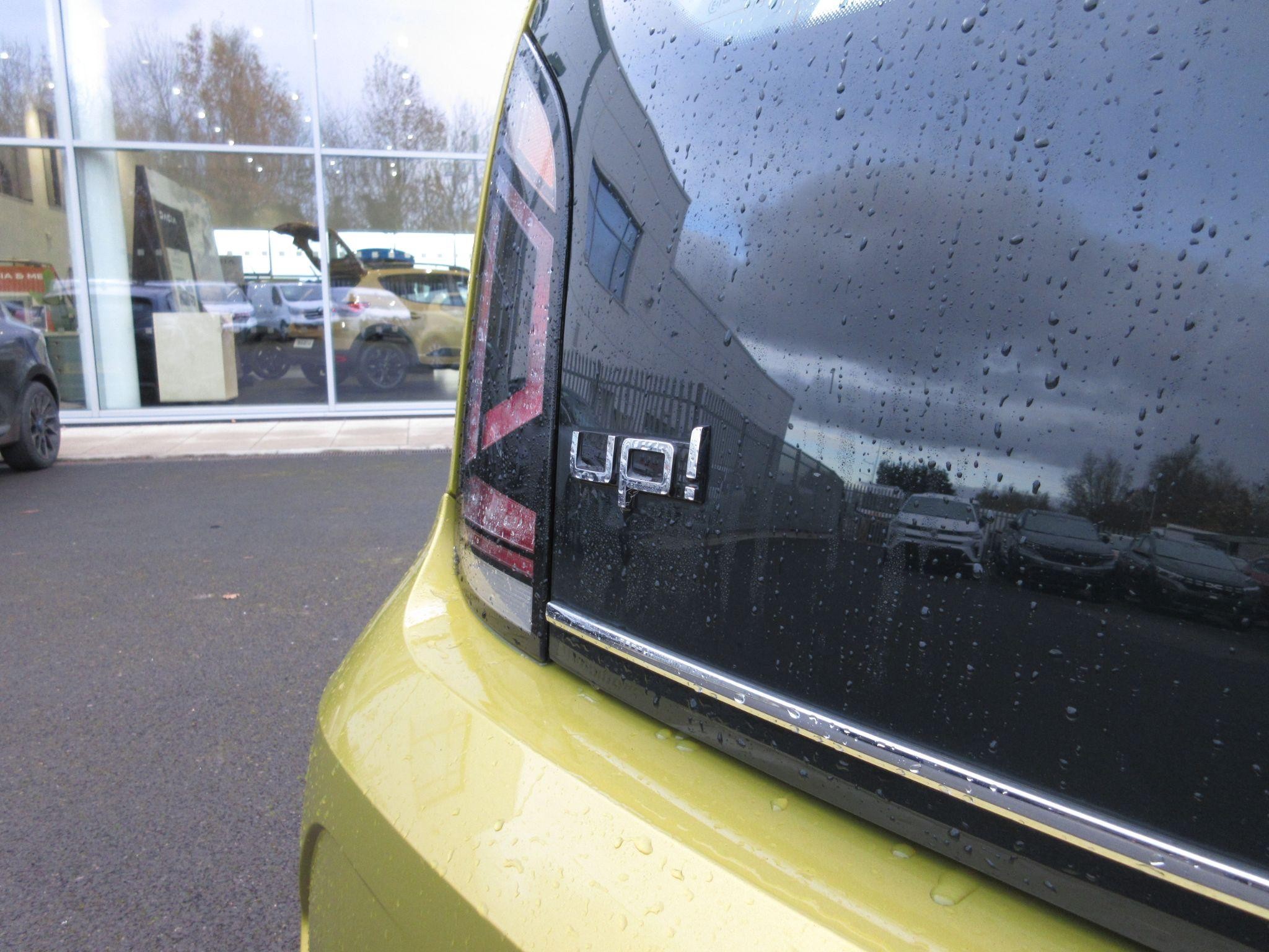 Volkswagen up! Image 10