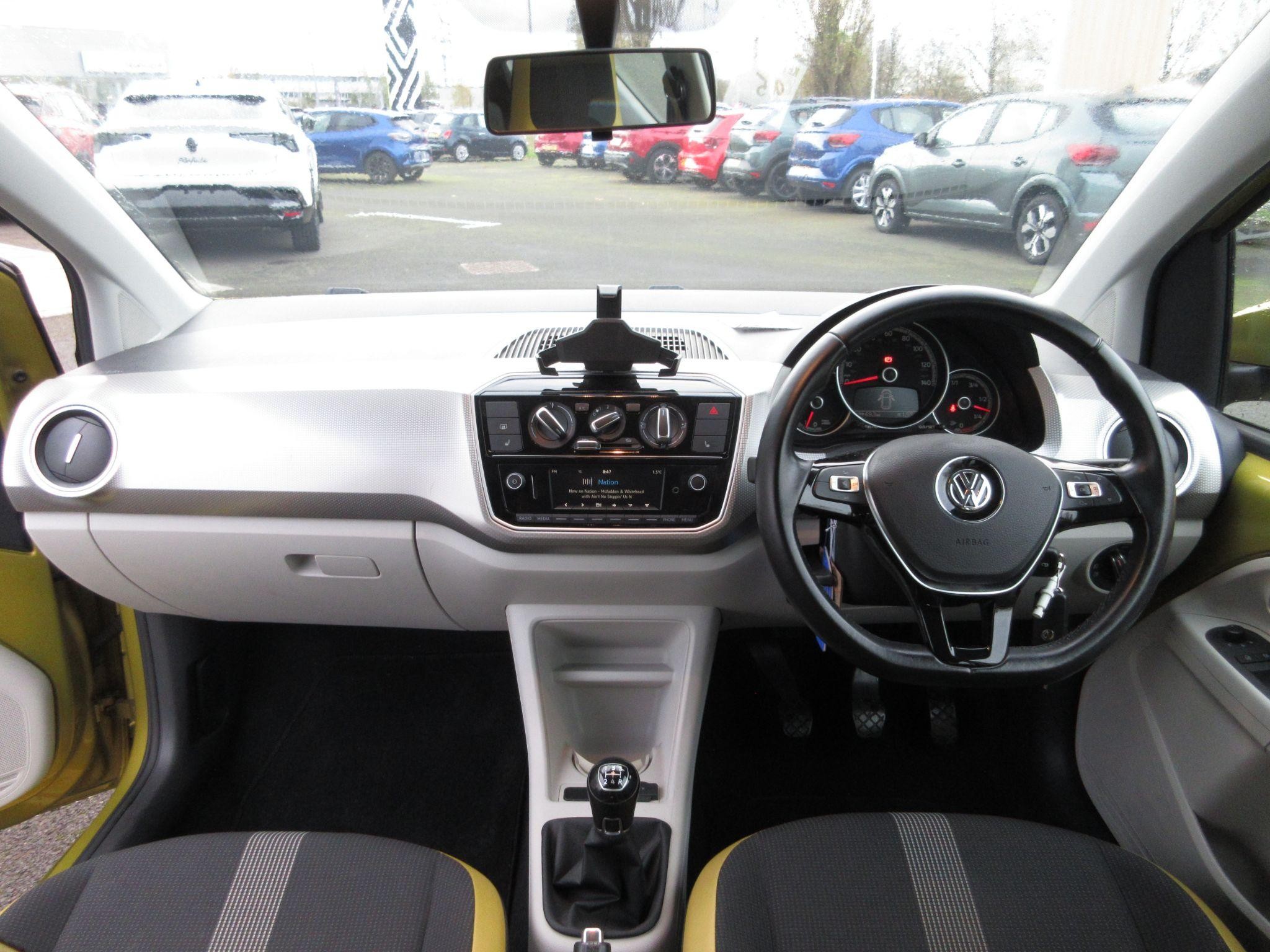 Volkswagen up! Image 13