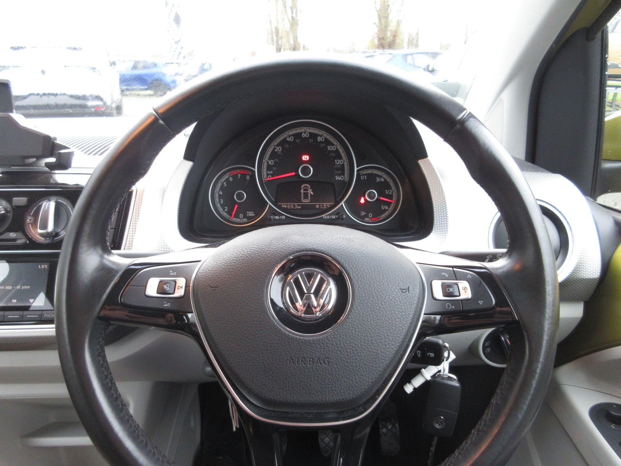 Volkswagen up! Image 17