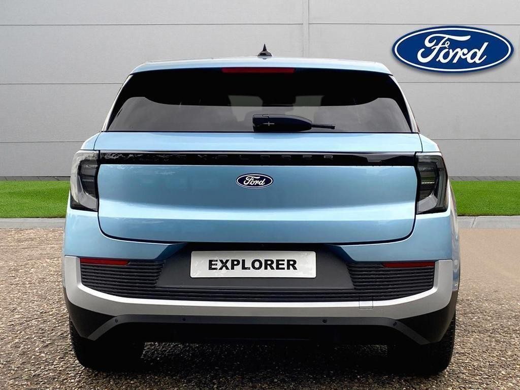 Ford Explorer Image 4