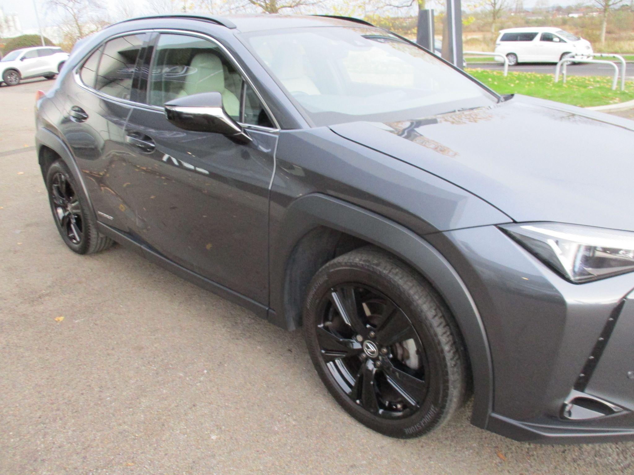 Lexus UX Self-Charging Hybrid Image 38