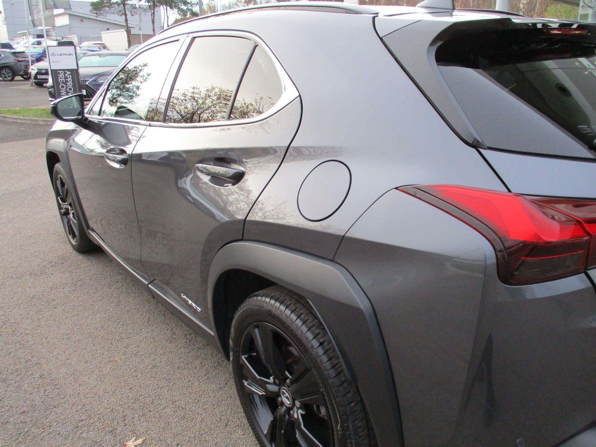 Lexus UX Self-Charging Hybrid Image 40