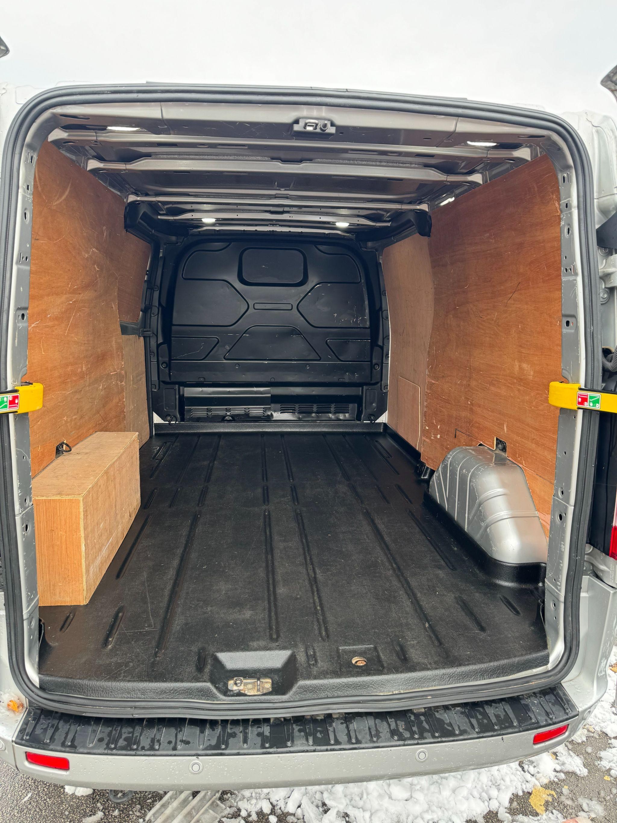 Ford Transit Custom Image 18