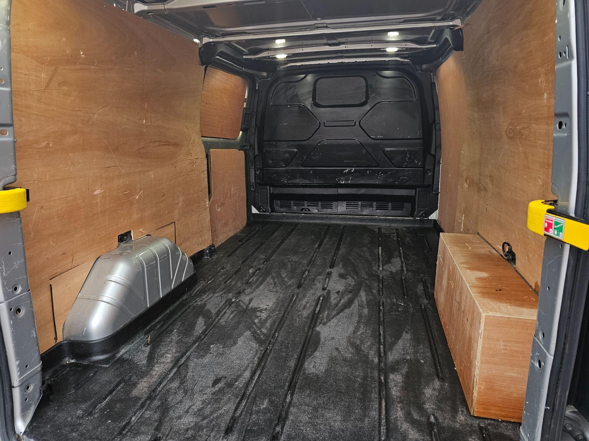 Ford Transit Custom Image 14