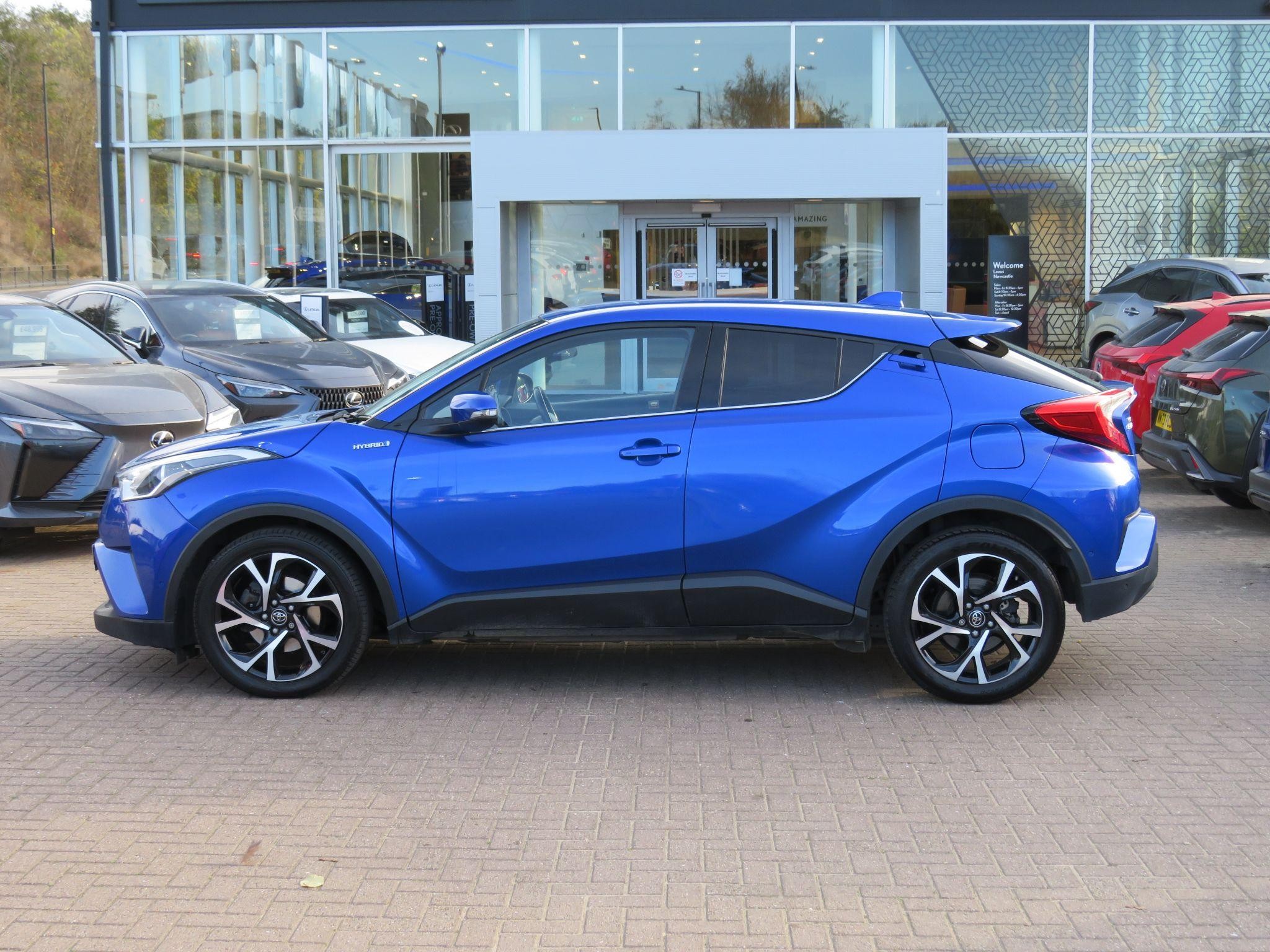 Toyota C-HR Image 8