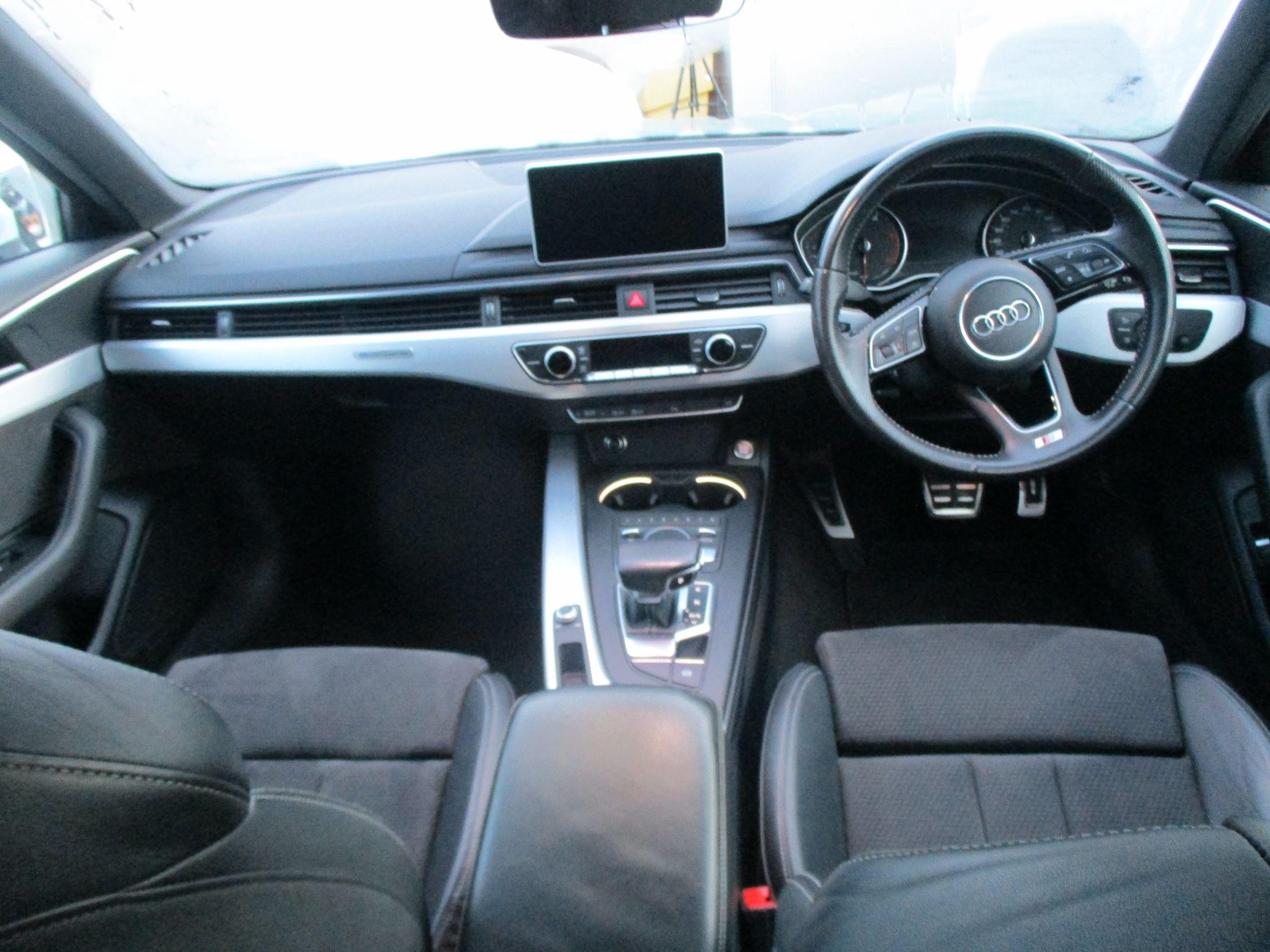 Audi A4 Avant Image 14