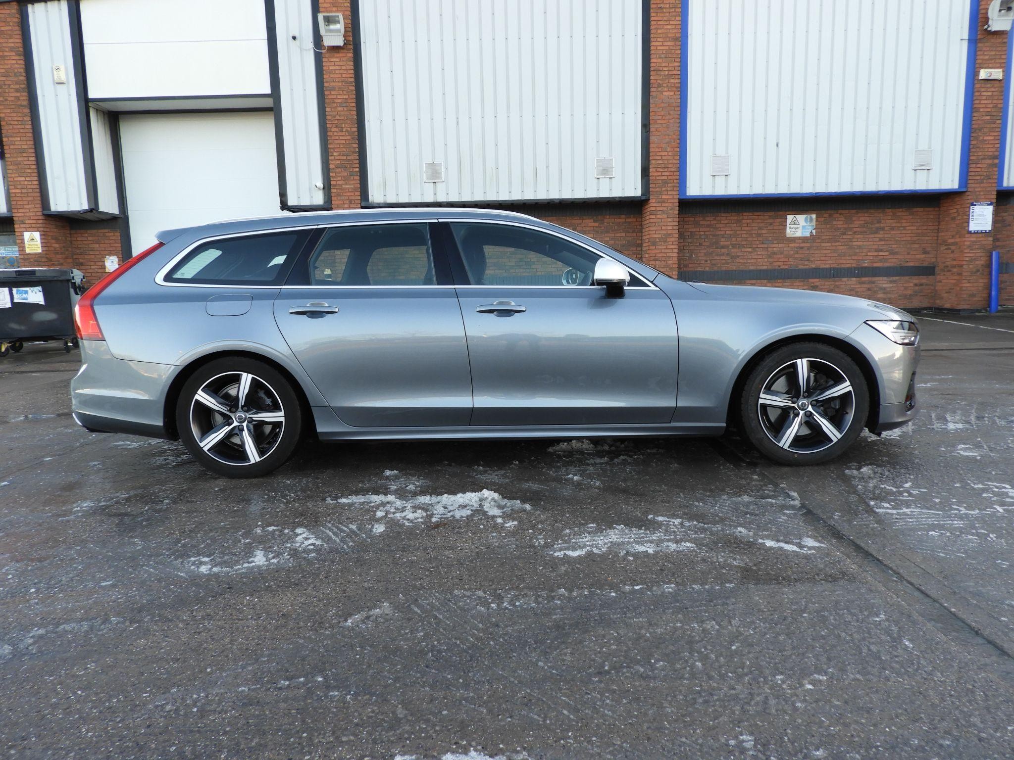 Volvo V90 Image 2