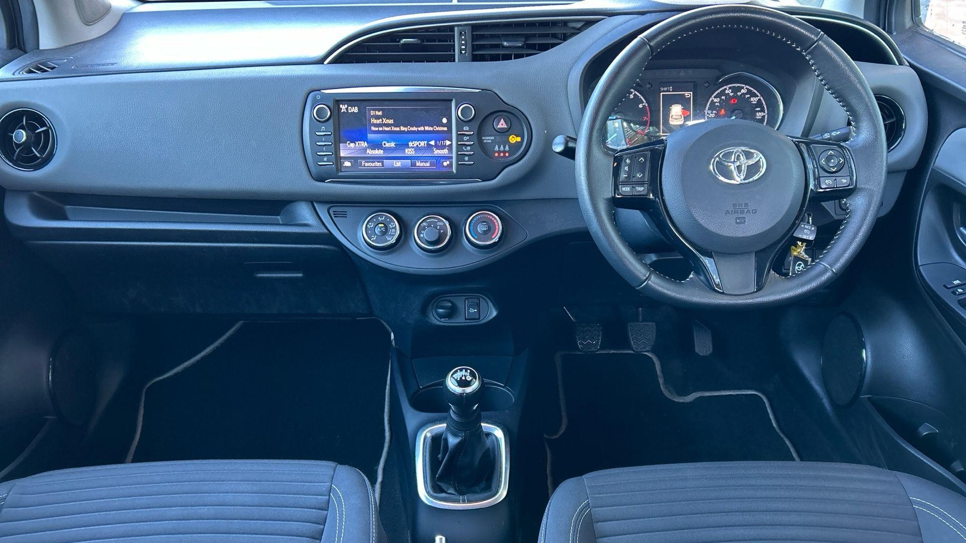 Toyota Yaris Image 11