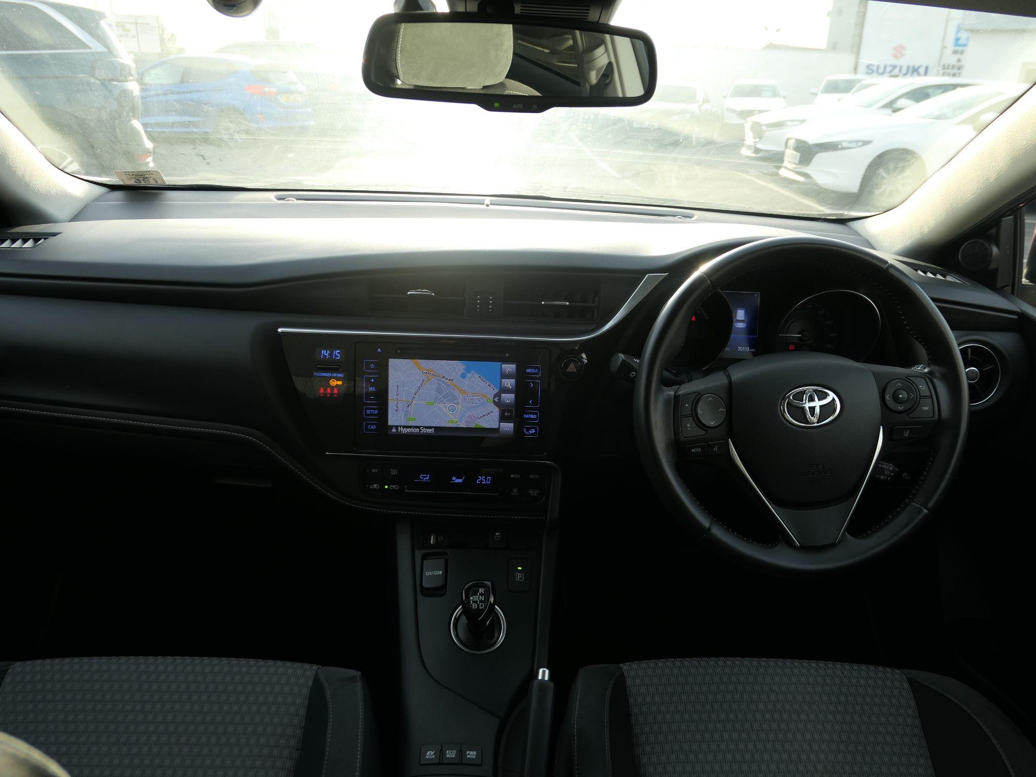 Toyota Auris Image 8