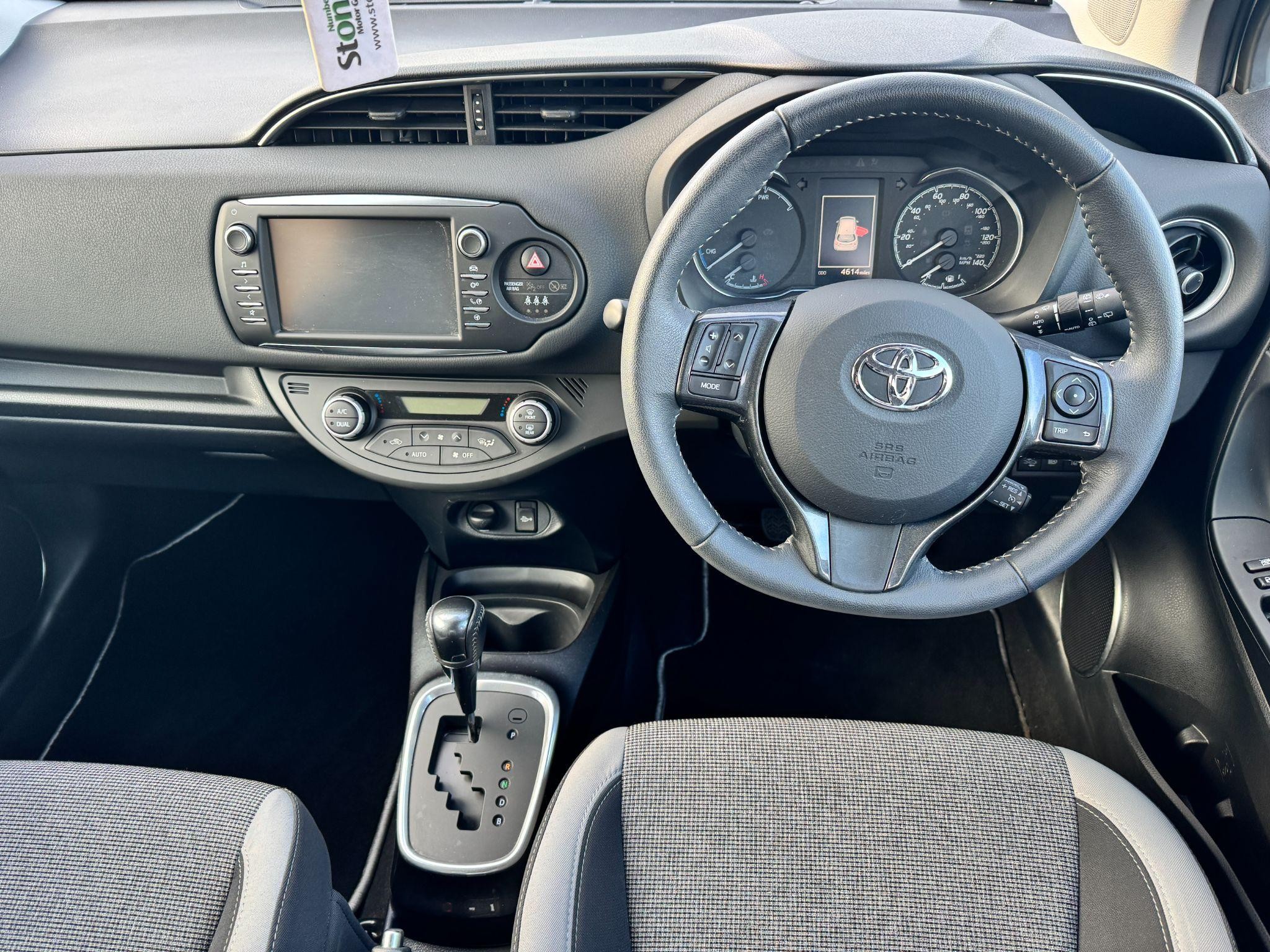 Toyota Yaris Image 17