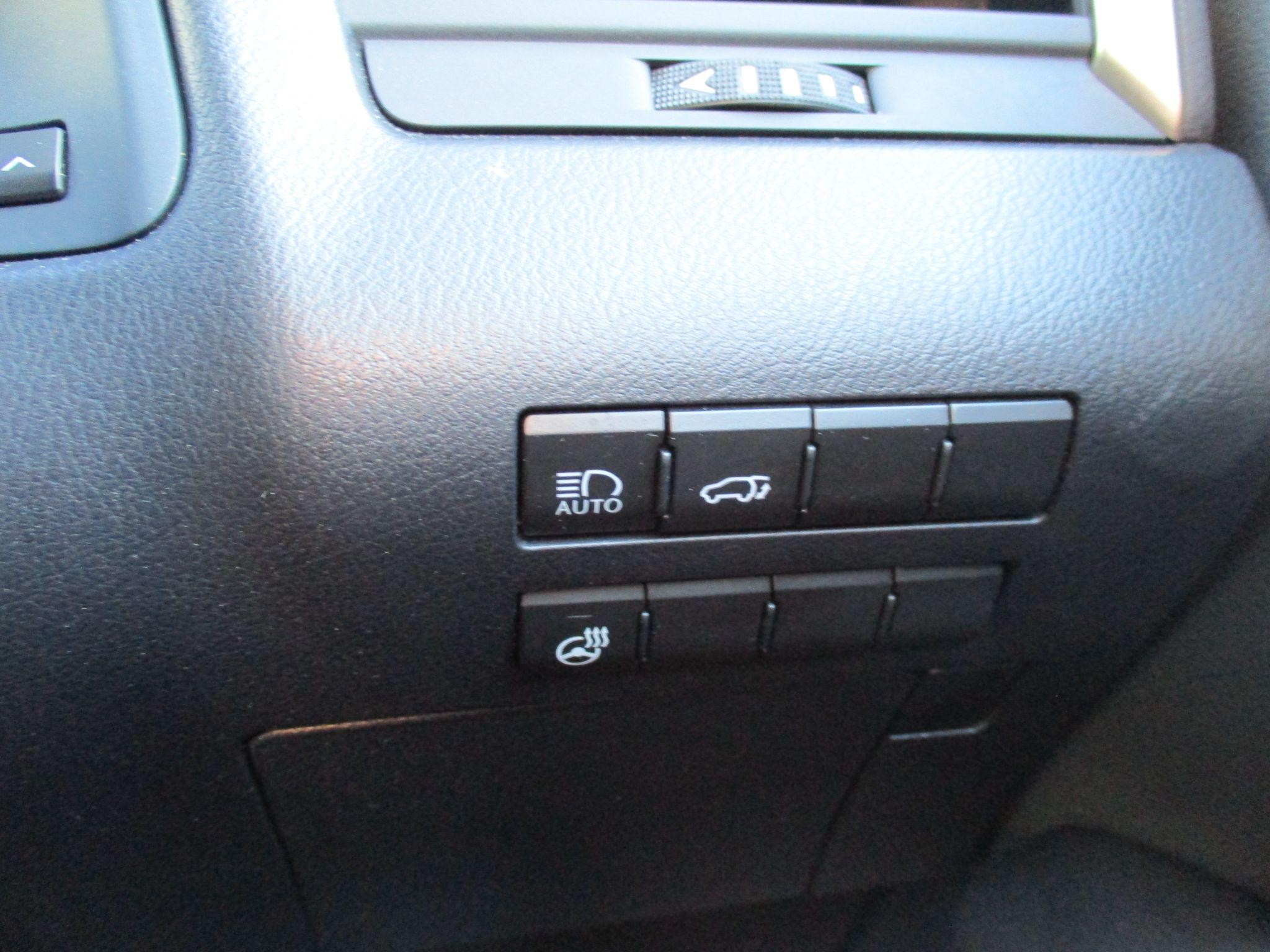 Lexus RX Self-Charging Hybrid Image 36