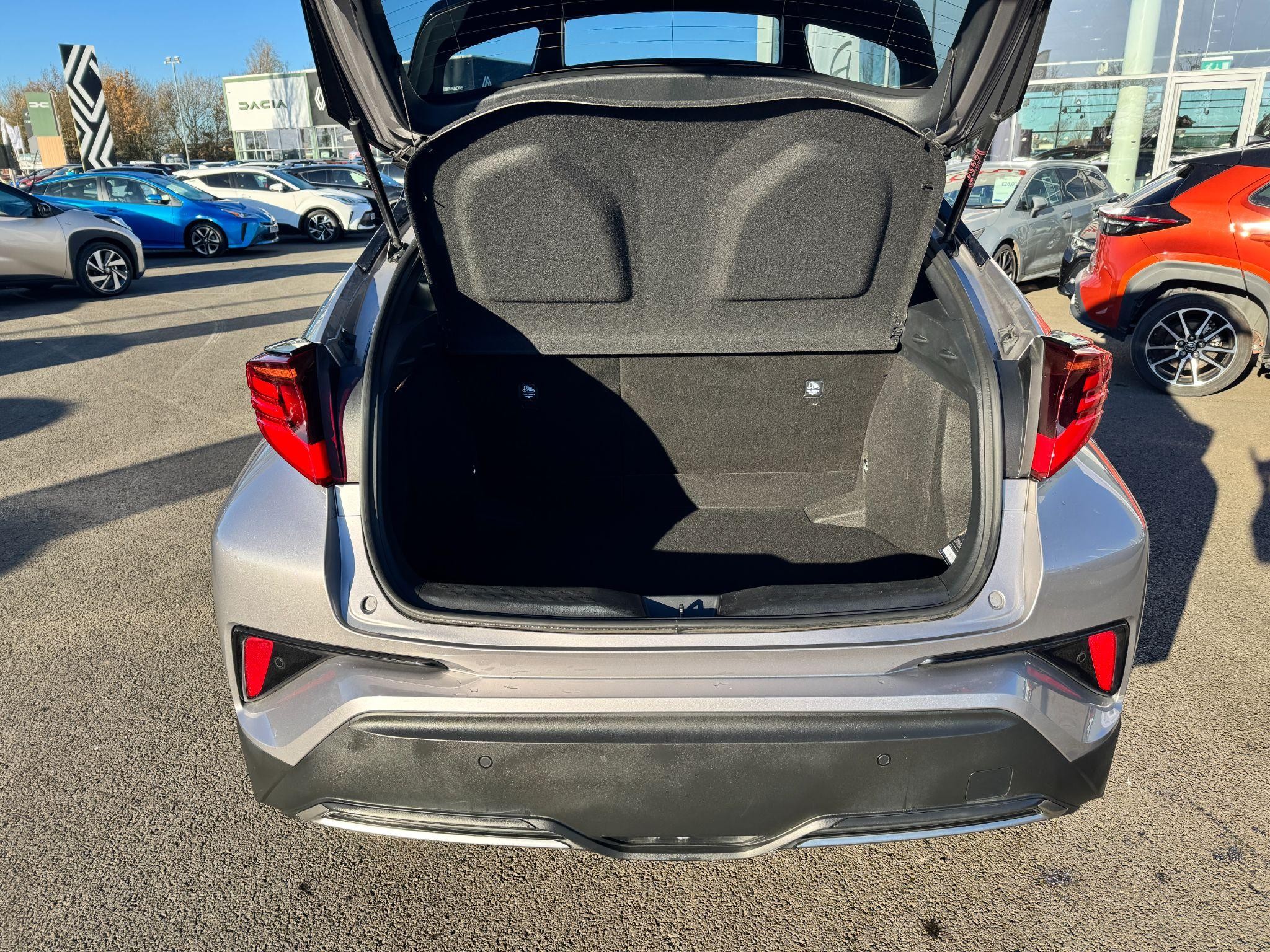 Toyota C-HR Image 12