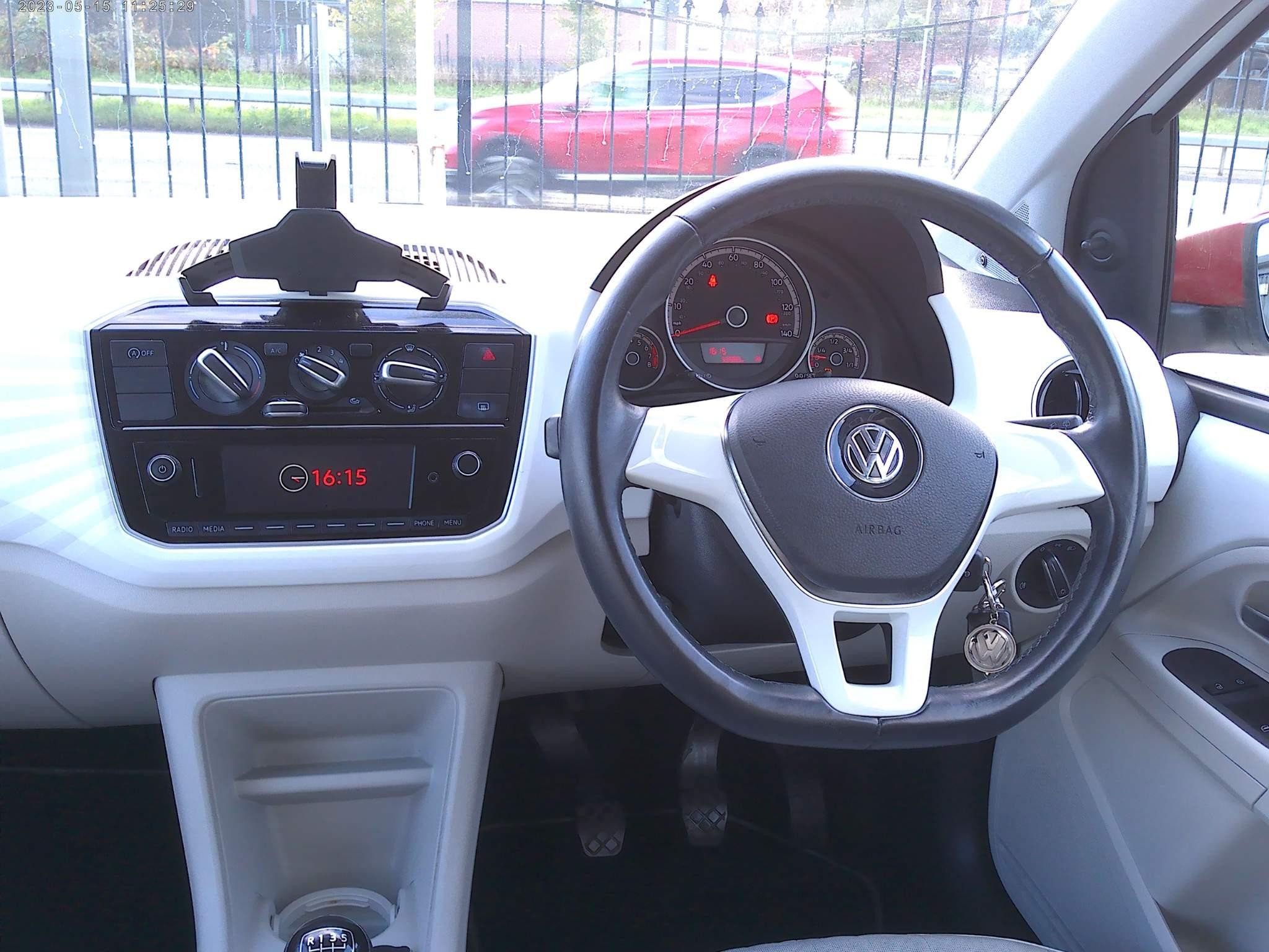 Volkswagen up! Image 15