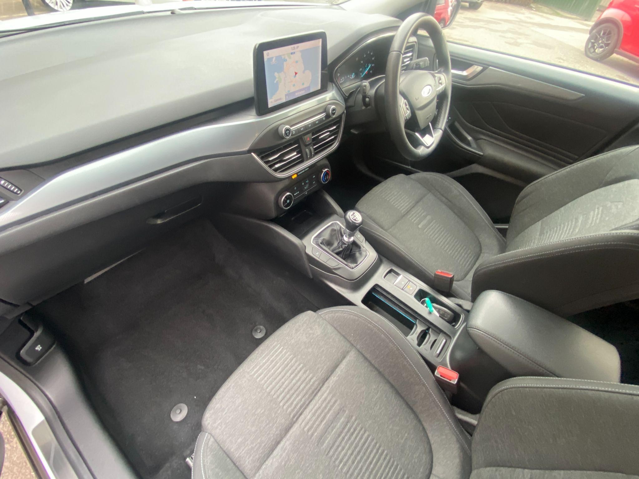 Ford Focus Image 16