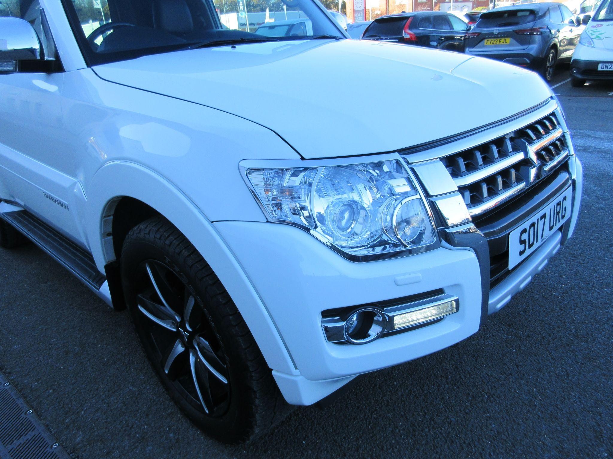 Mitsubishi Shogun Image 8