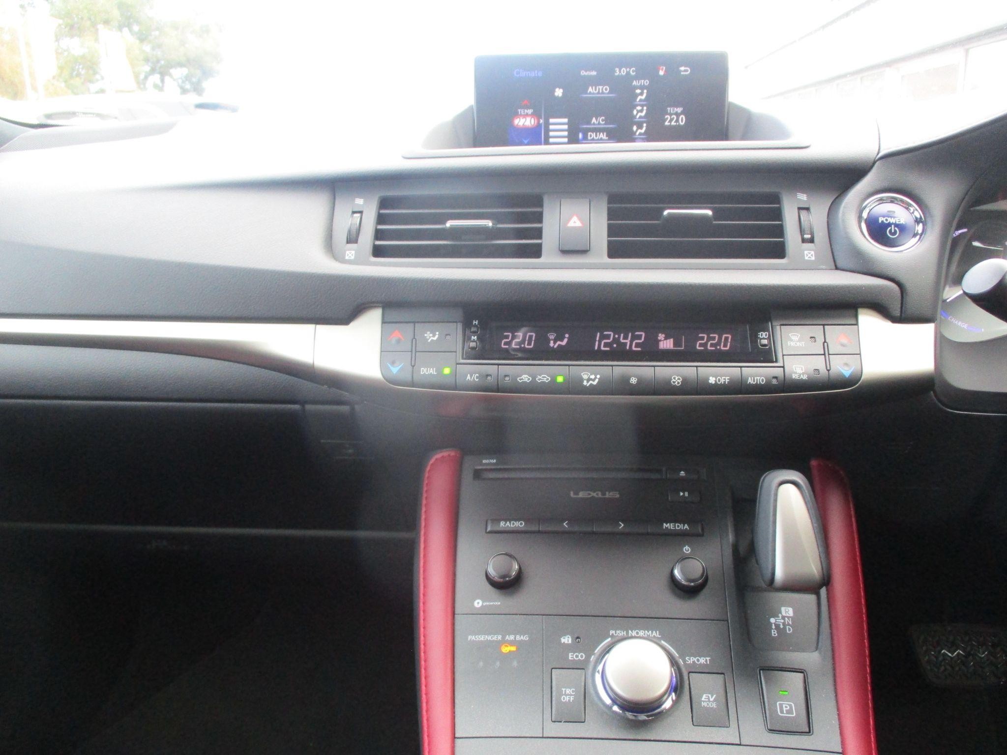 Lexus CT Image 21