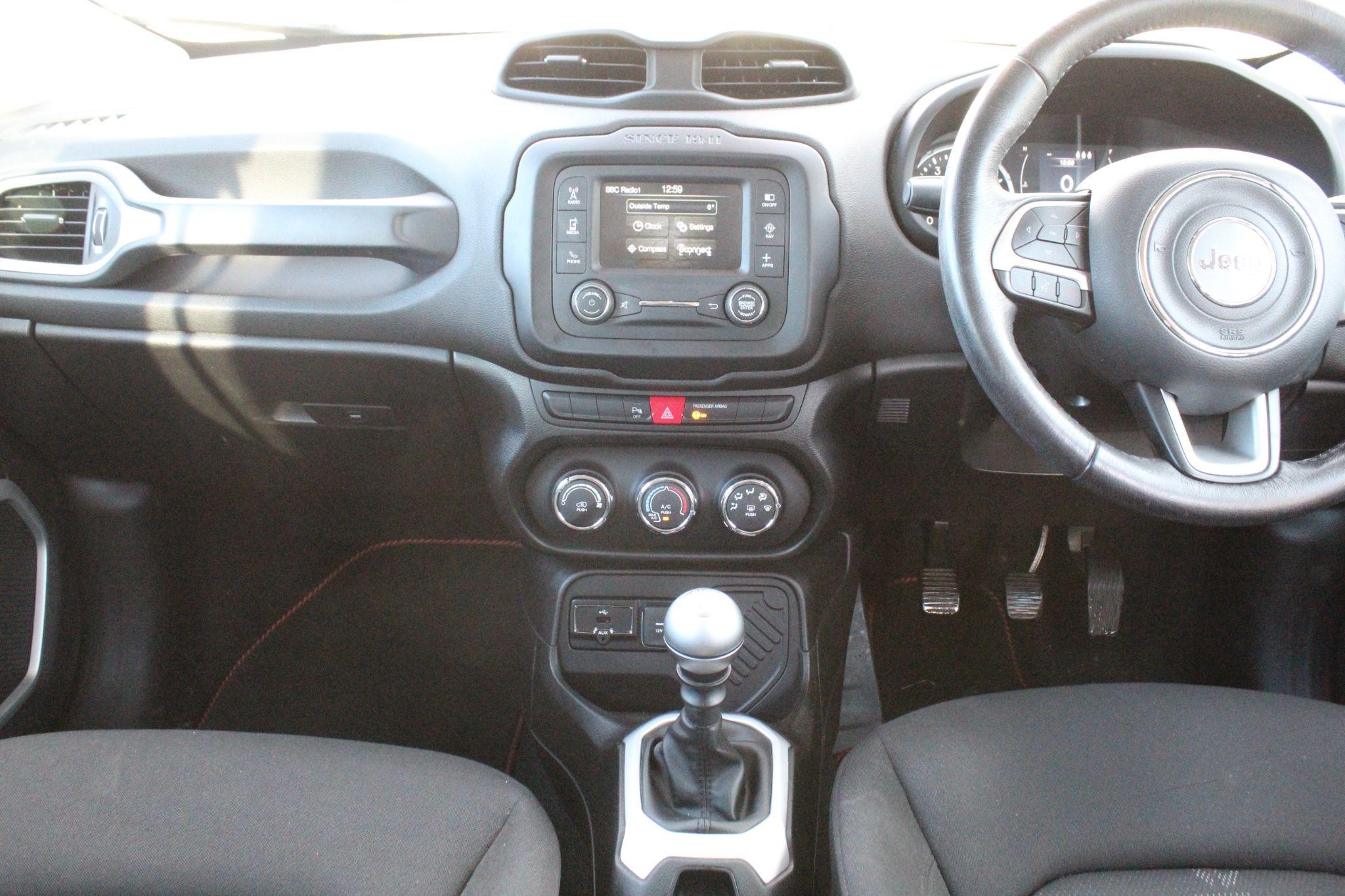 Jeep Renegade Image 19