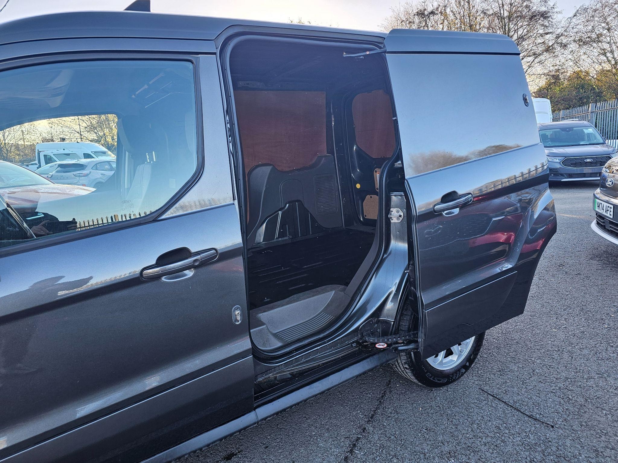 Ford Transit Connect Image 9