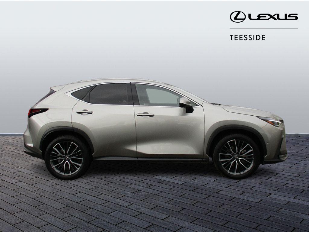 Lexus NX Image 4