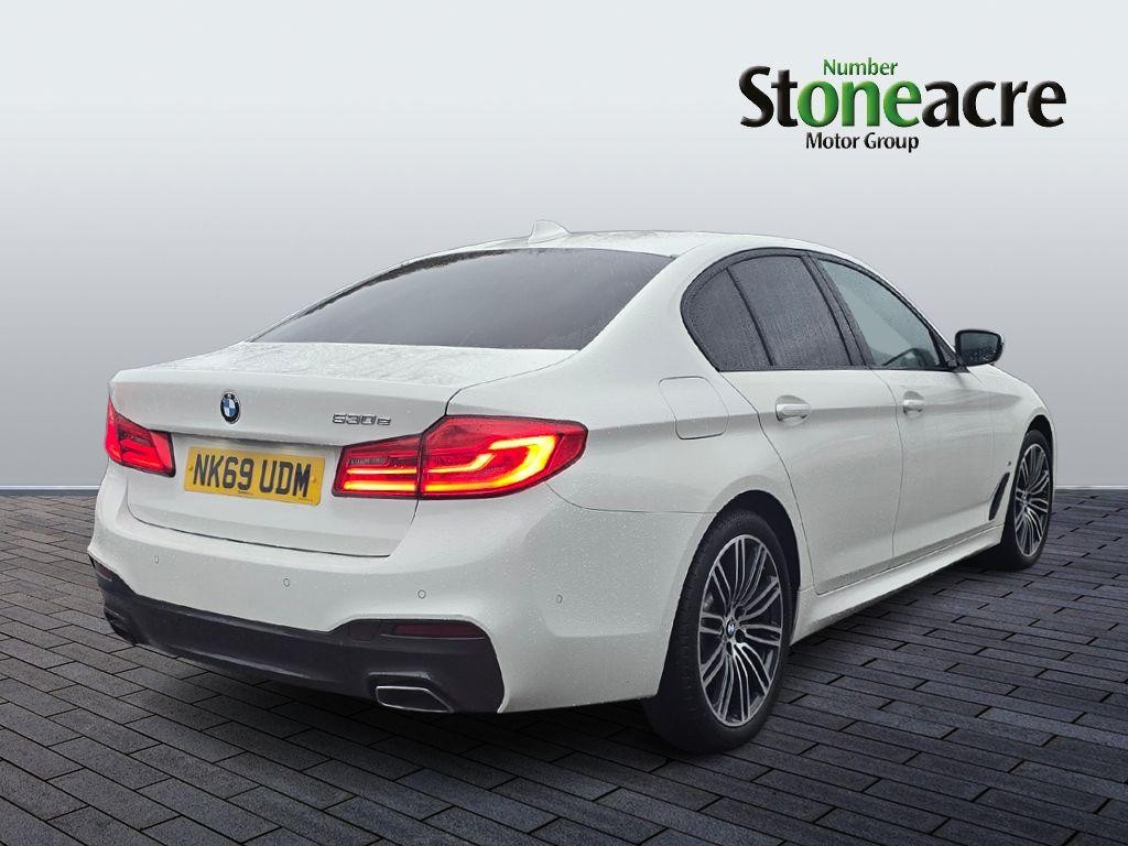 BMW 5 Series Image 3