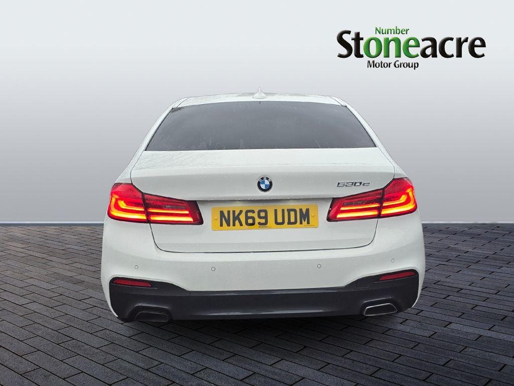 BMW 5 Series Image 4