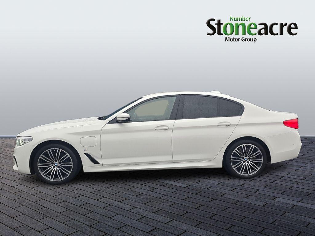 BMW 5 Series Image 6