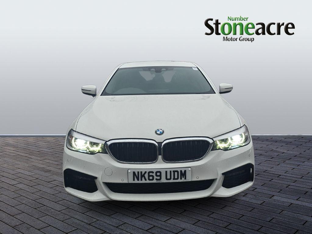 BMW 5 Series Image 8