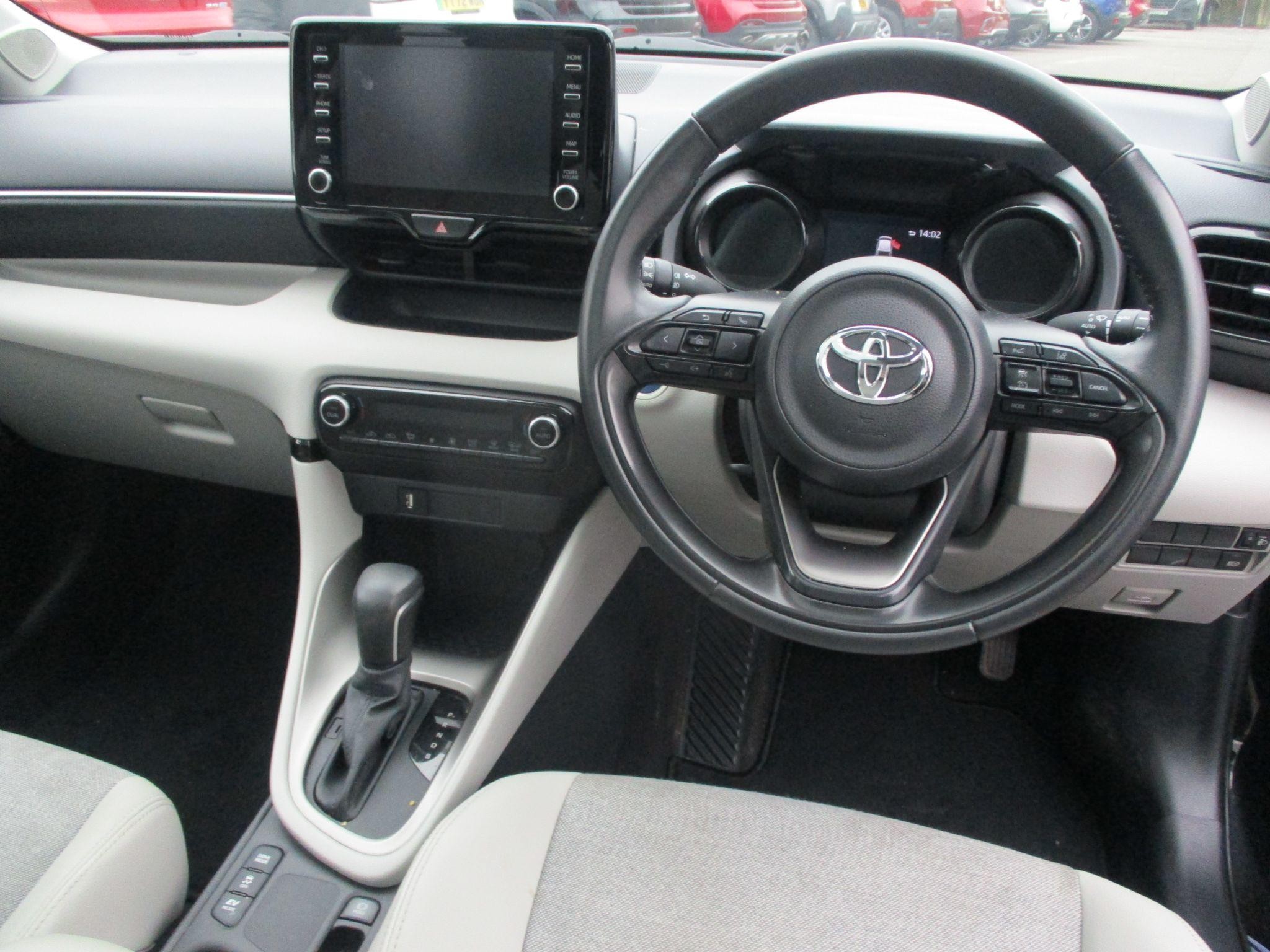 Toyota Yaris Image 14