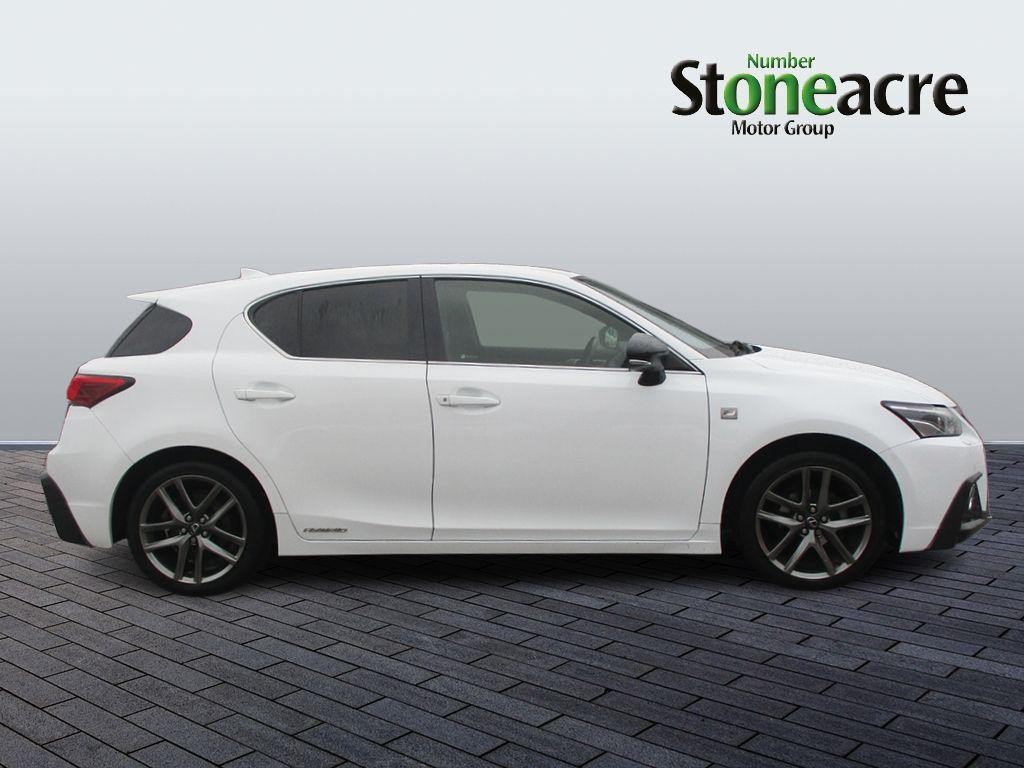 Lexus CT Image 2