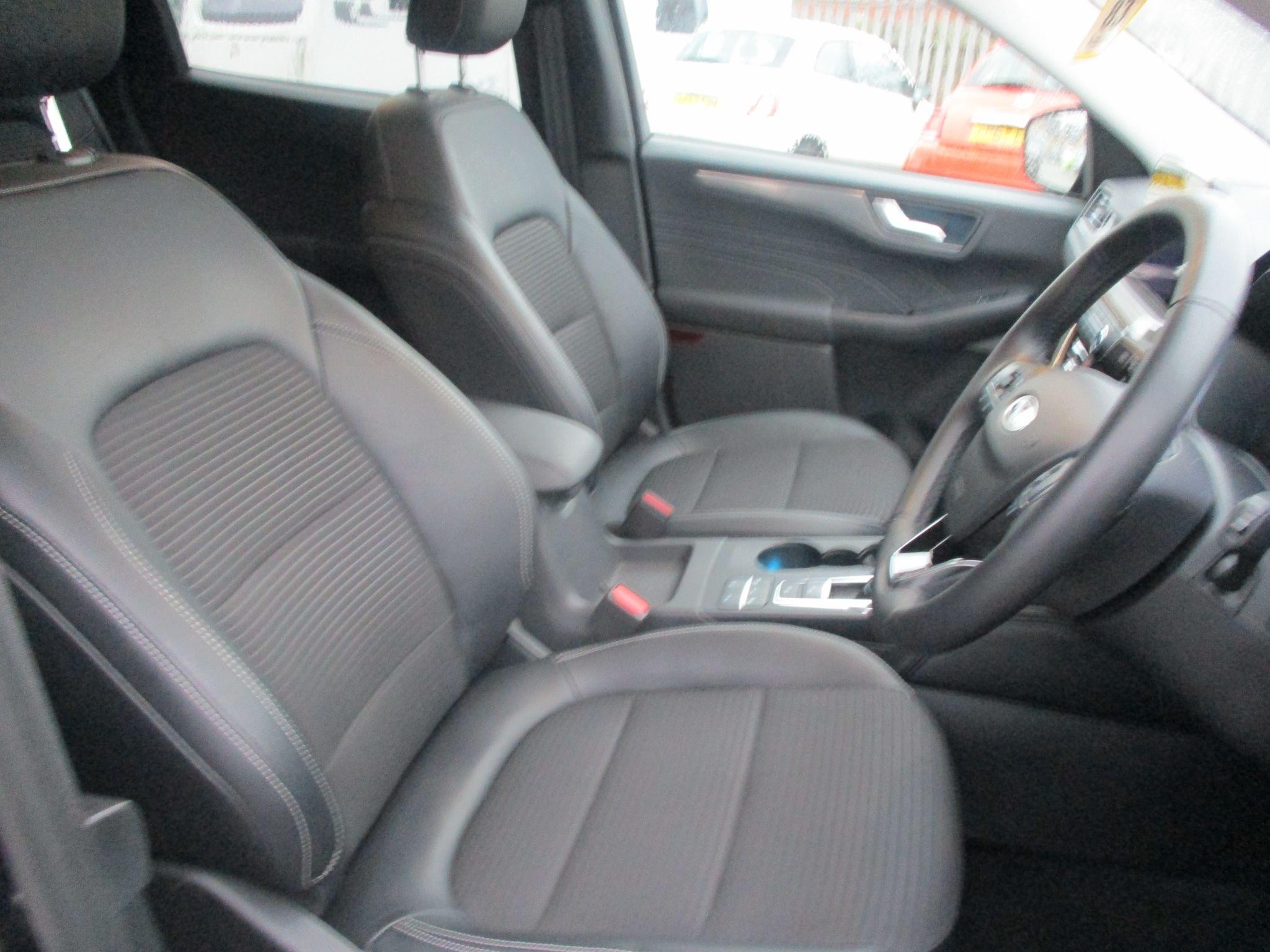 Ford Kuga Image 10