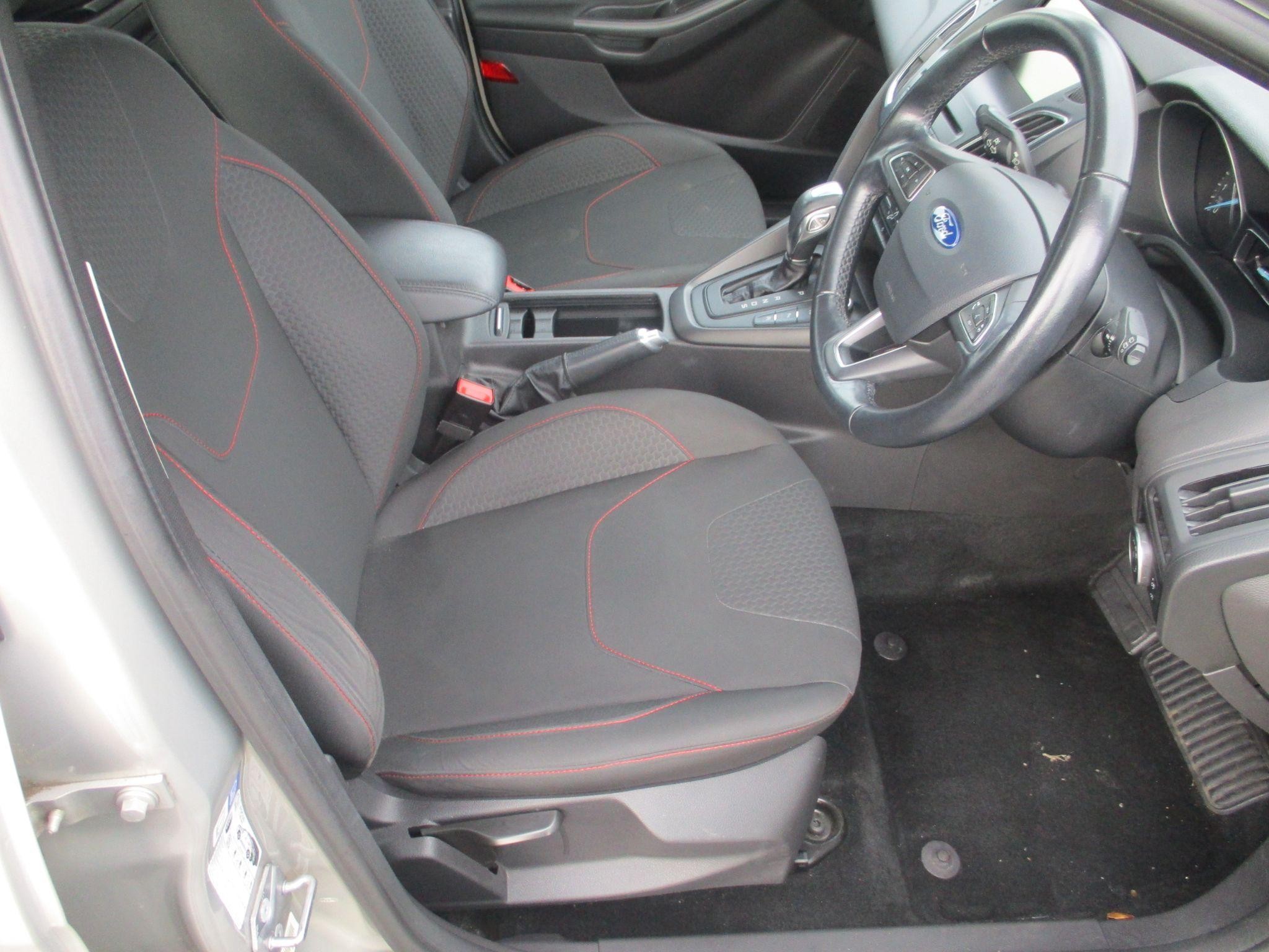 Ford Focus Image 10